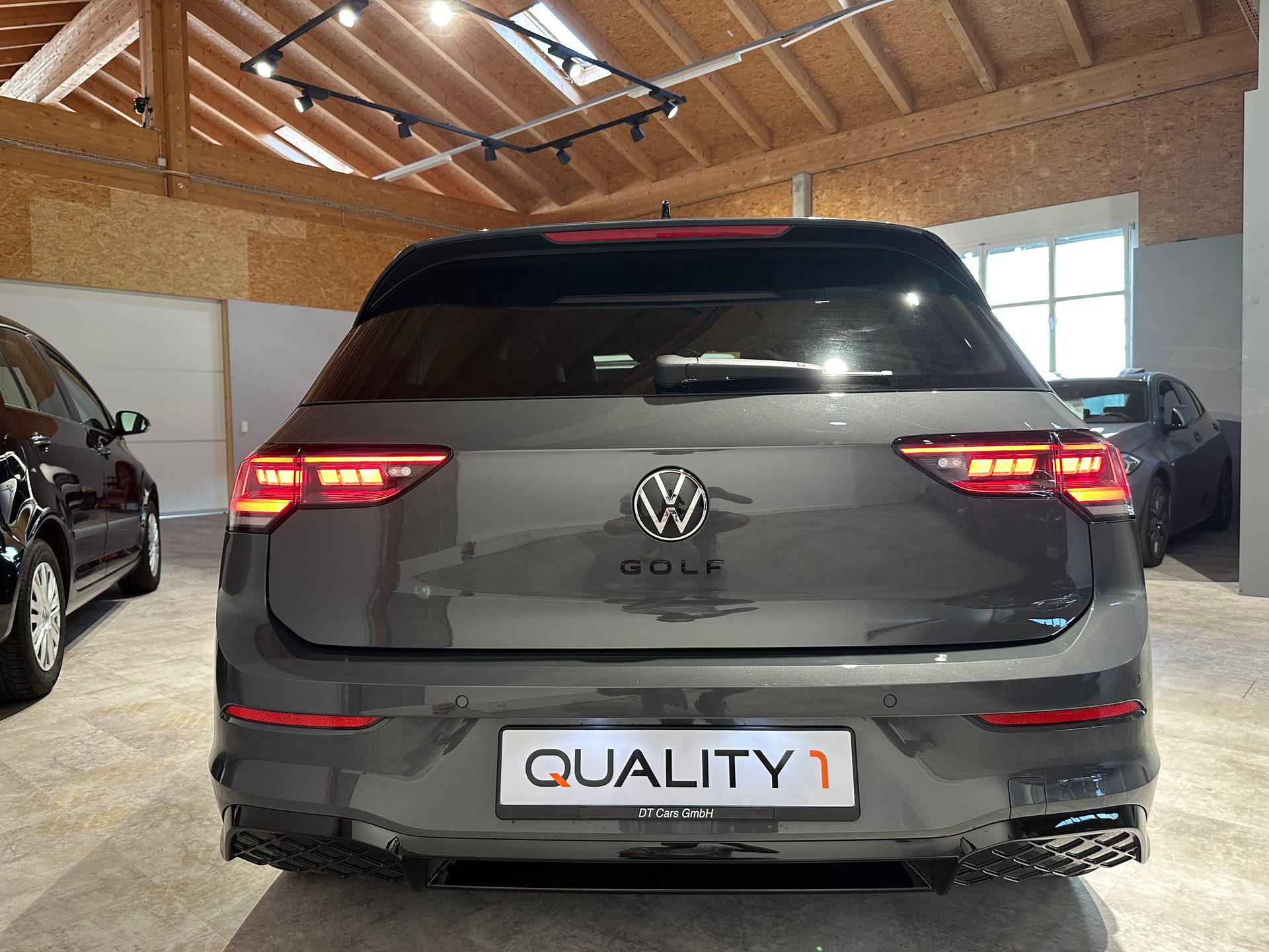 VW Golf 1.5 e TSI mHEV R-Line DSG/Inkl. Werksgarantie und El. AHK (1500 kg)-image-4