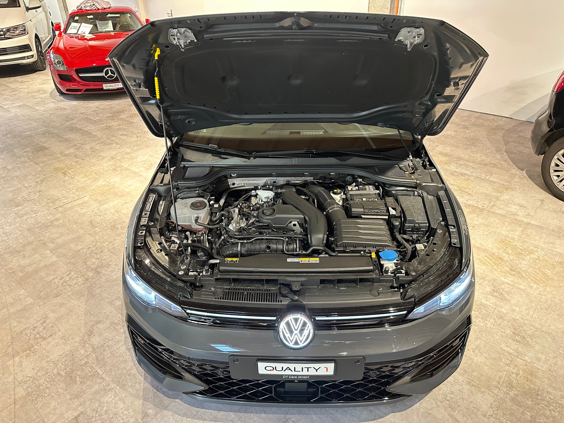 VW Golf 1.5 e TSI mHEV R-Line DSG/Inkl. Werksgarantie und El. AHK (1500 kg)-image-9