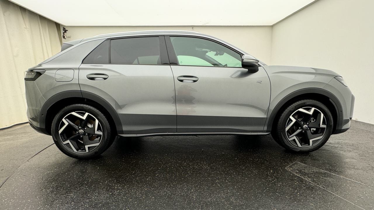 VW T-Roc 1.5 eTSI mHEV R-Line DSG-showroom-element-1