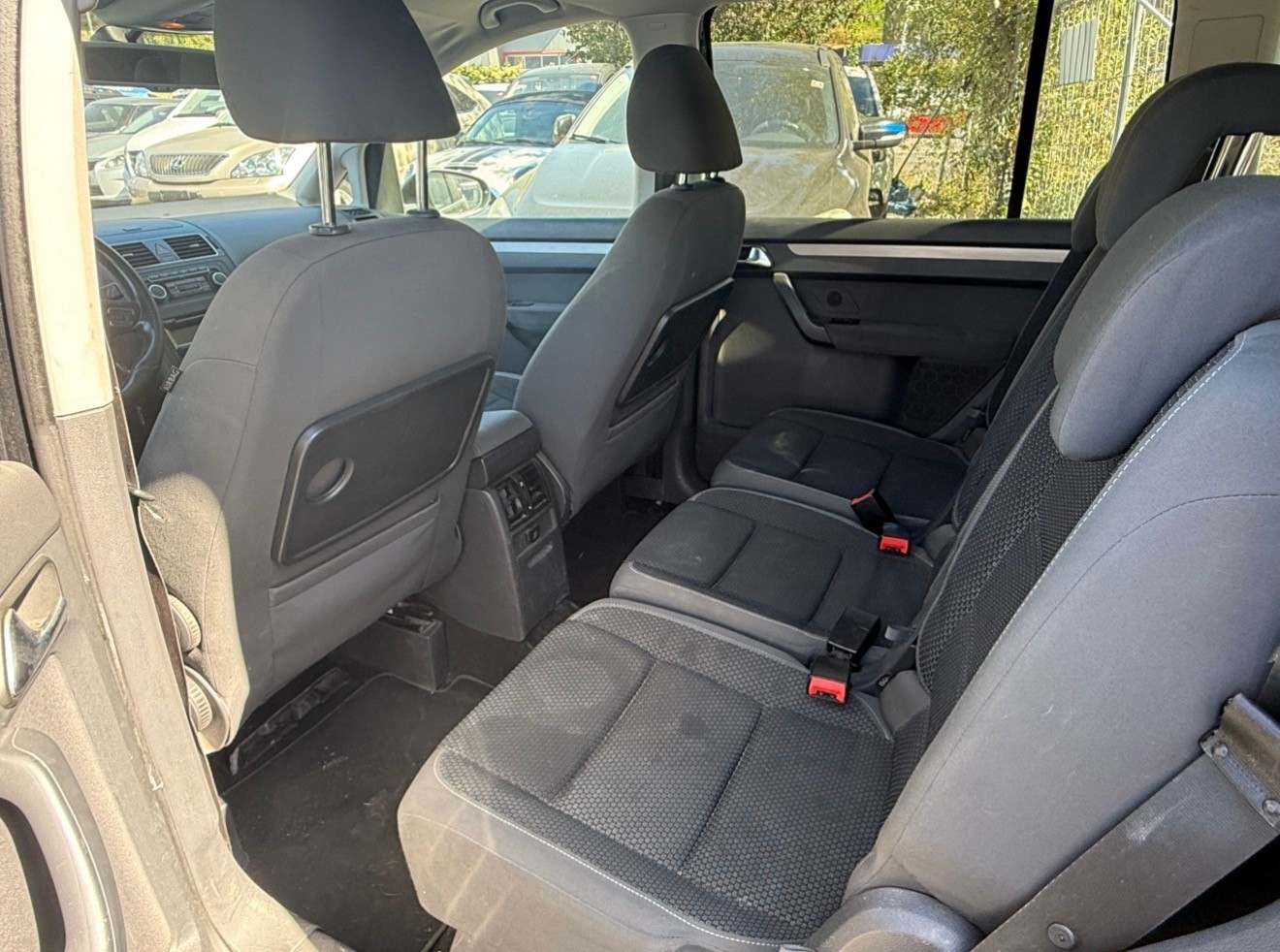 VW Touran 1.6 TDI Trendline-image-5