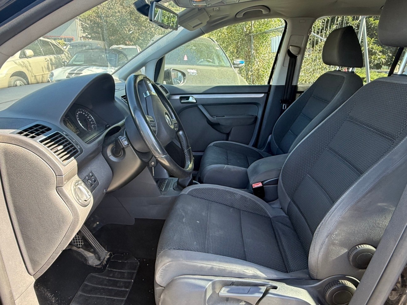 VW Touran 1.6 TDI Trendline-image-4