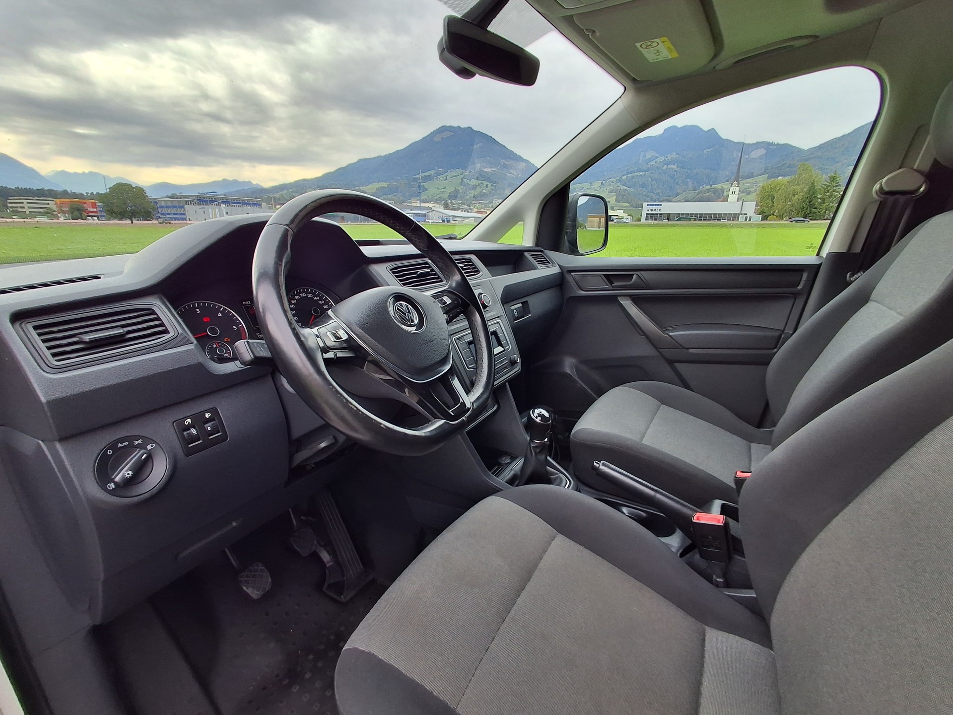 VW Caddy 2.0TDI 4Motion BlueMotion Technology-image-5