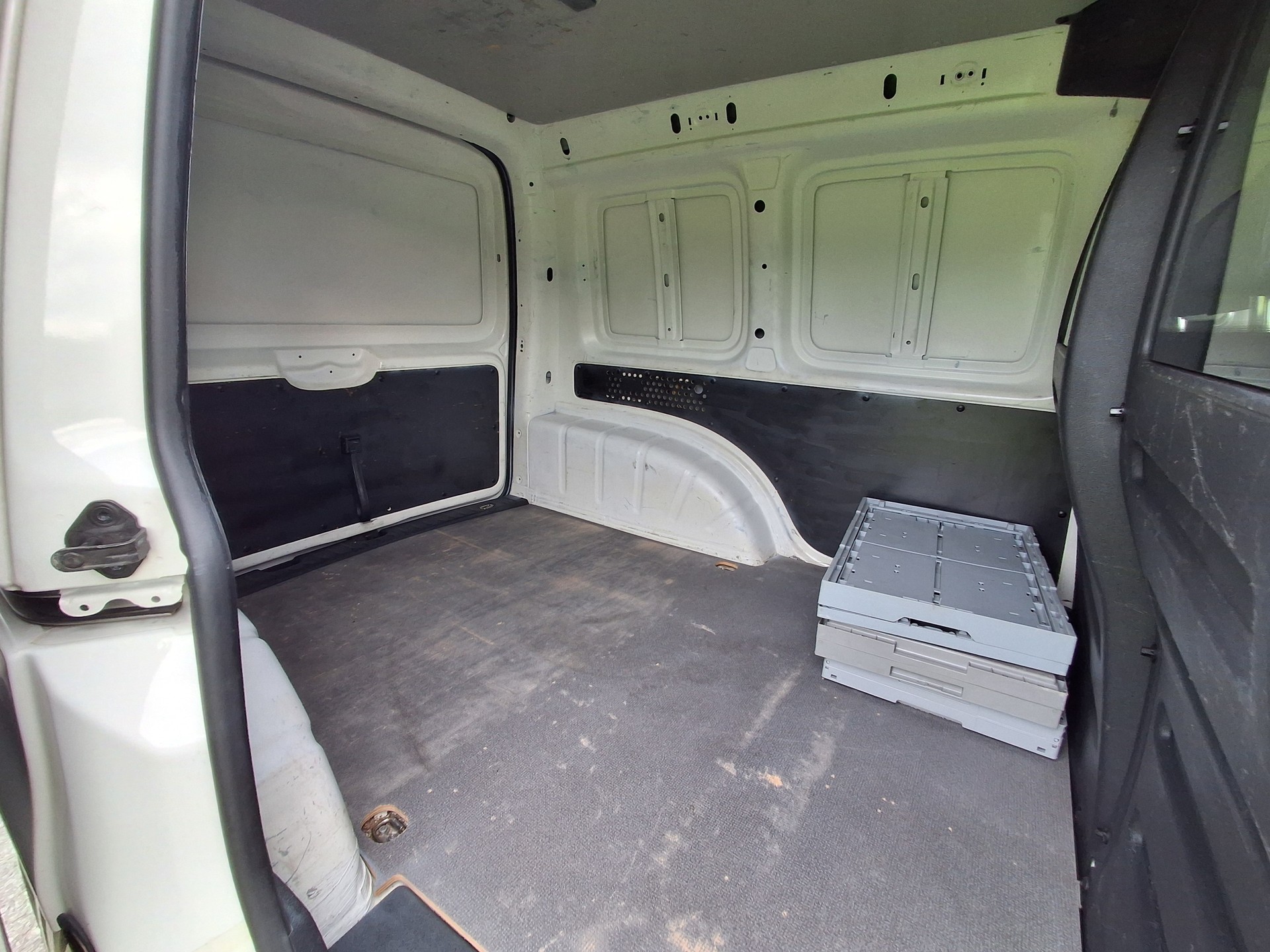 VW Caddy 2.0TDI 4Motion BlueMotion Technology-image-11