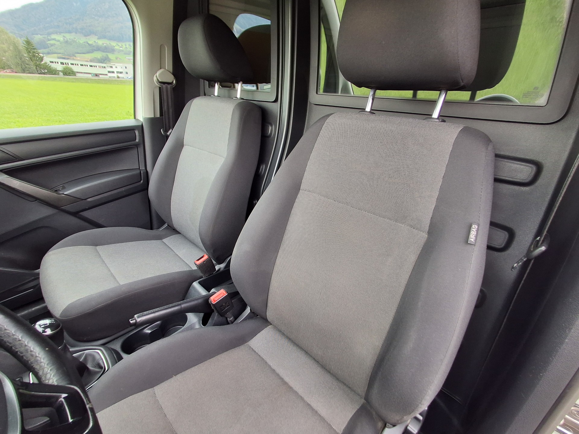 VW Caddy 2.0TDI 4Motion BlueMotion Technology-image-6