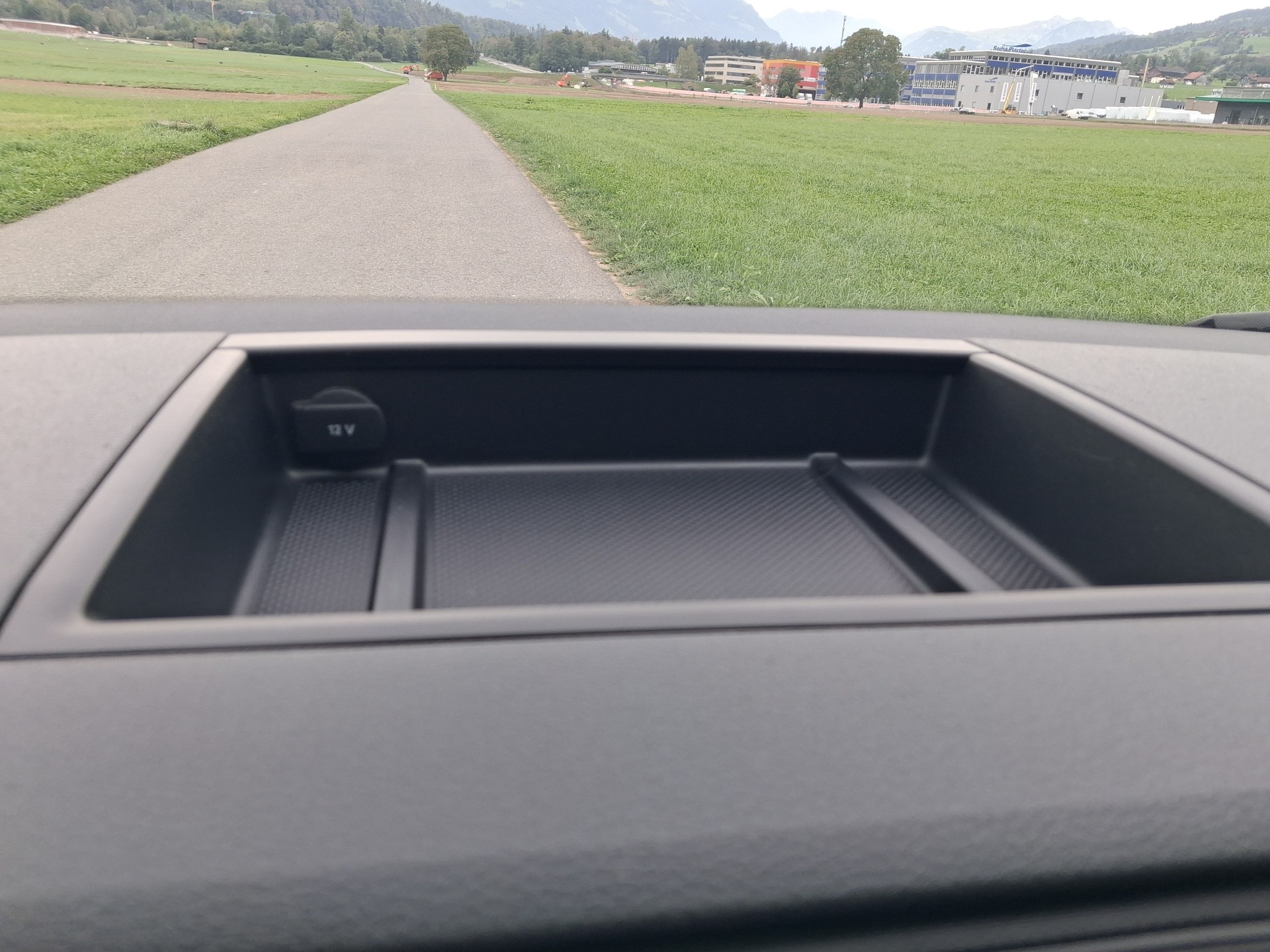 VW Caddy 2.0TDI 4Motion BlueMotion Technology-image-10