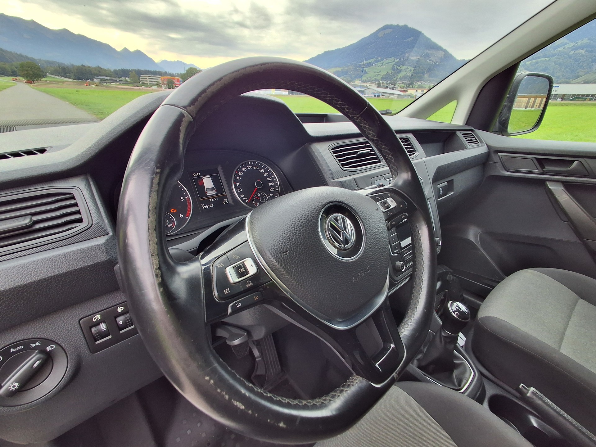 VW Caddy 2.0TDI 4Motion BlueMotion Technology-image-7