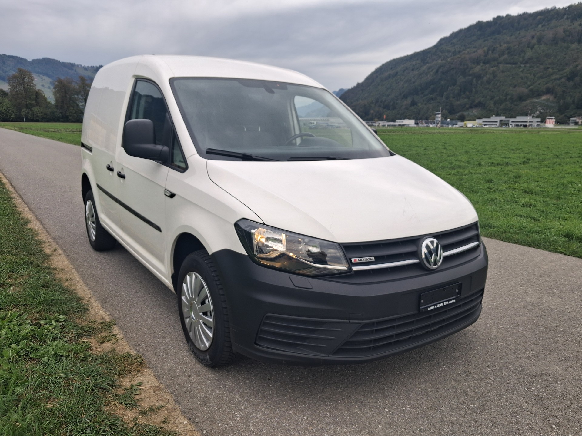 VW Caddy 2.0TDI 4Motion BlueMotion Technology-image-4