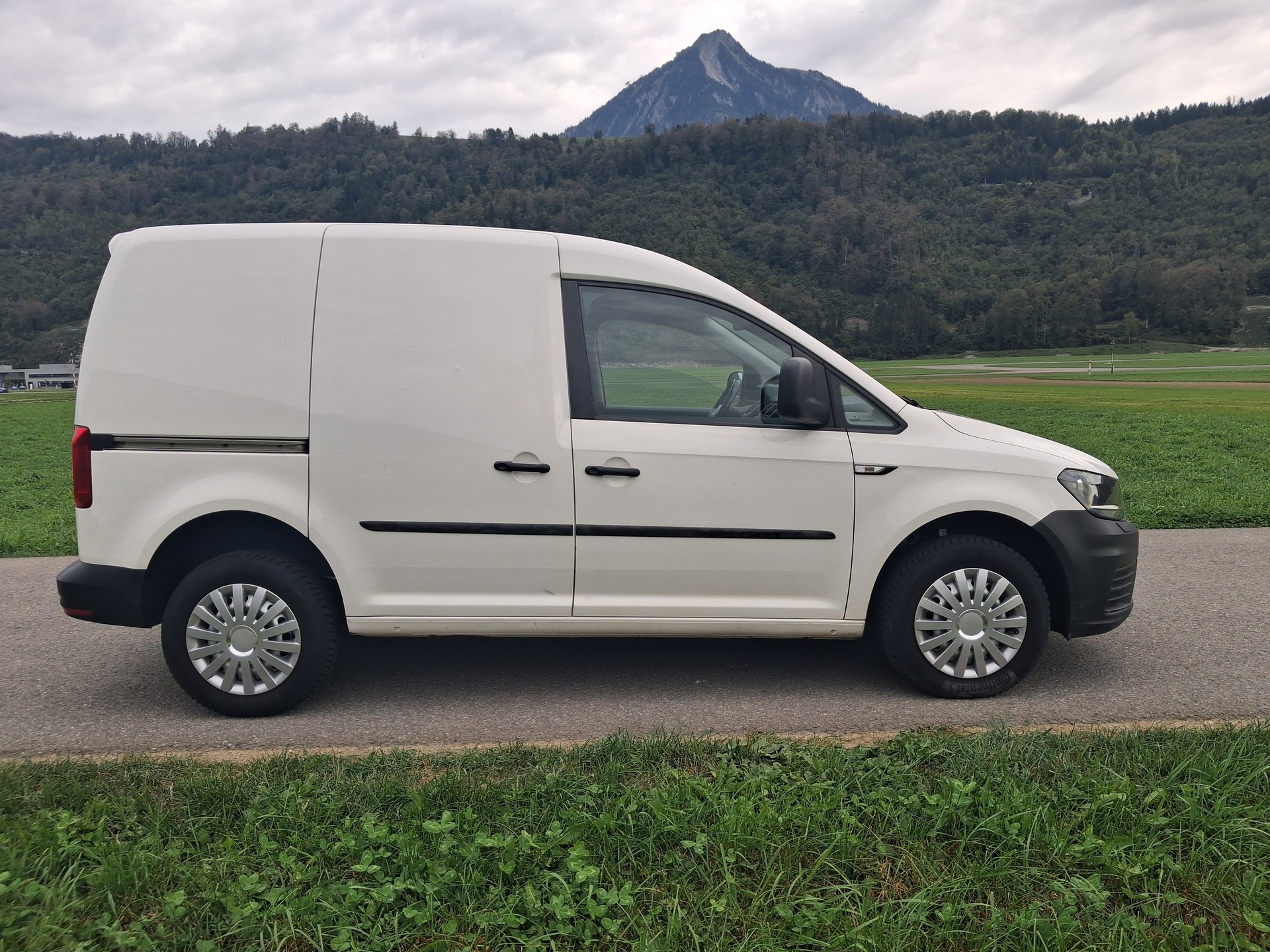 VW Caddy 2.0TDI 4Motion BlueMotion Technology-image-1