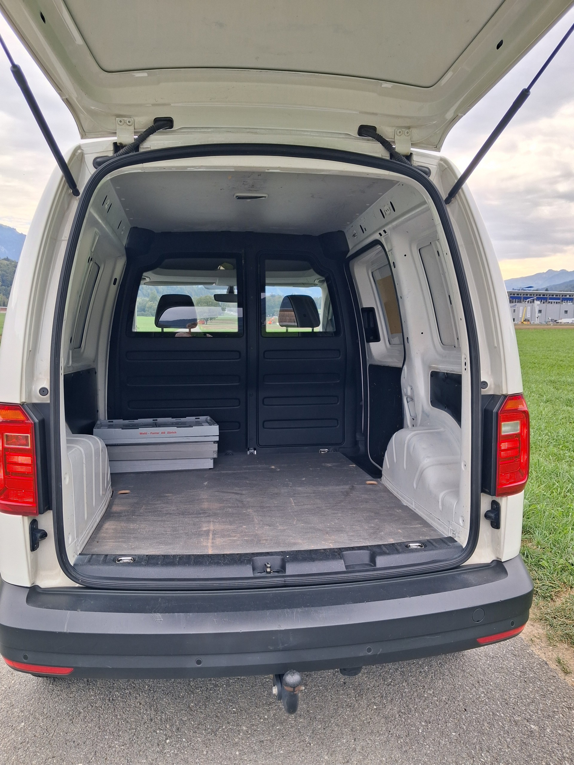 VW Caddy 2.0TDI 4Motion BlueMotion Technology-image-13