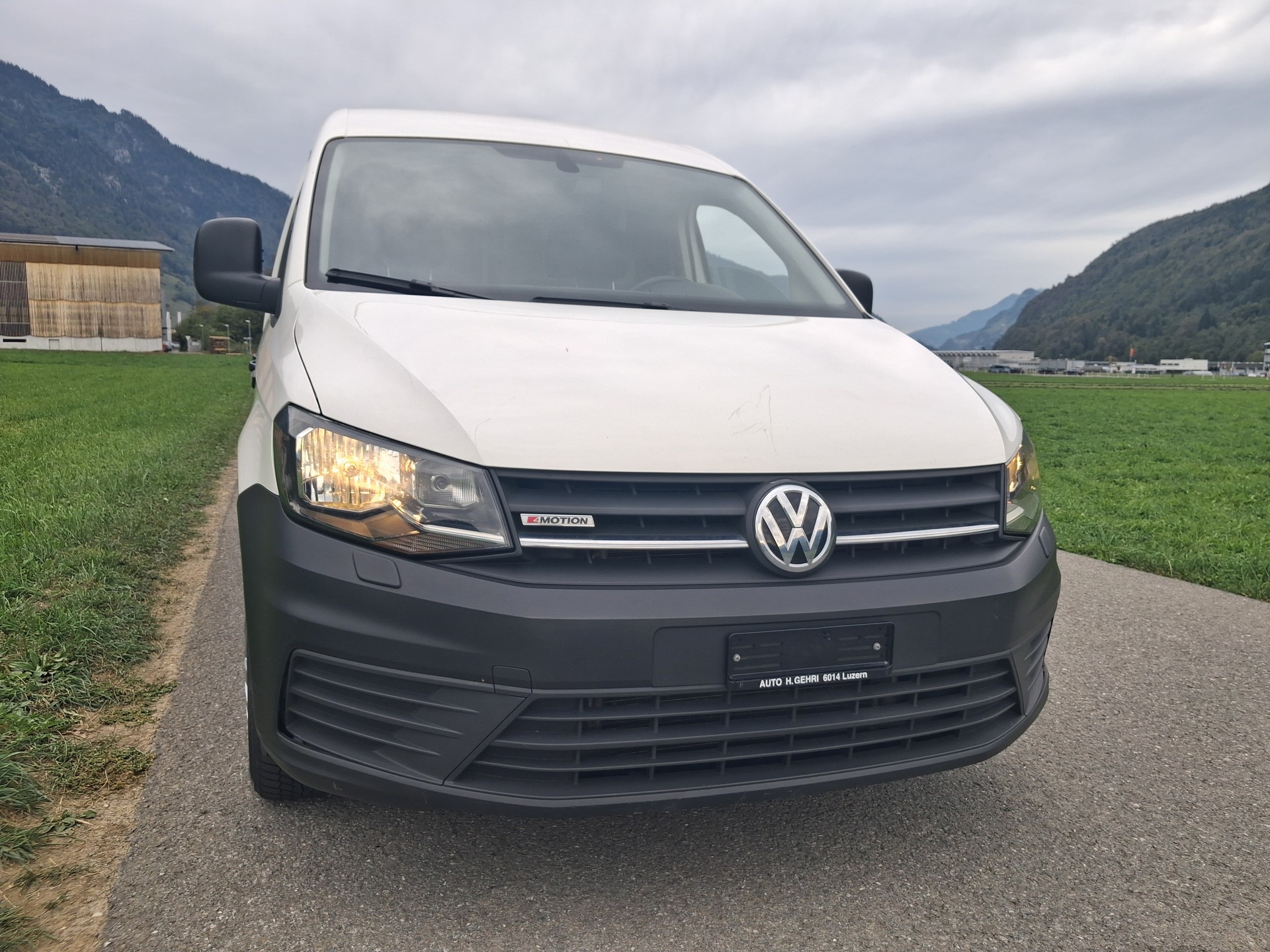 VW Caddy 2.0TDI 4Motion BlueMotion Technology-image-2