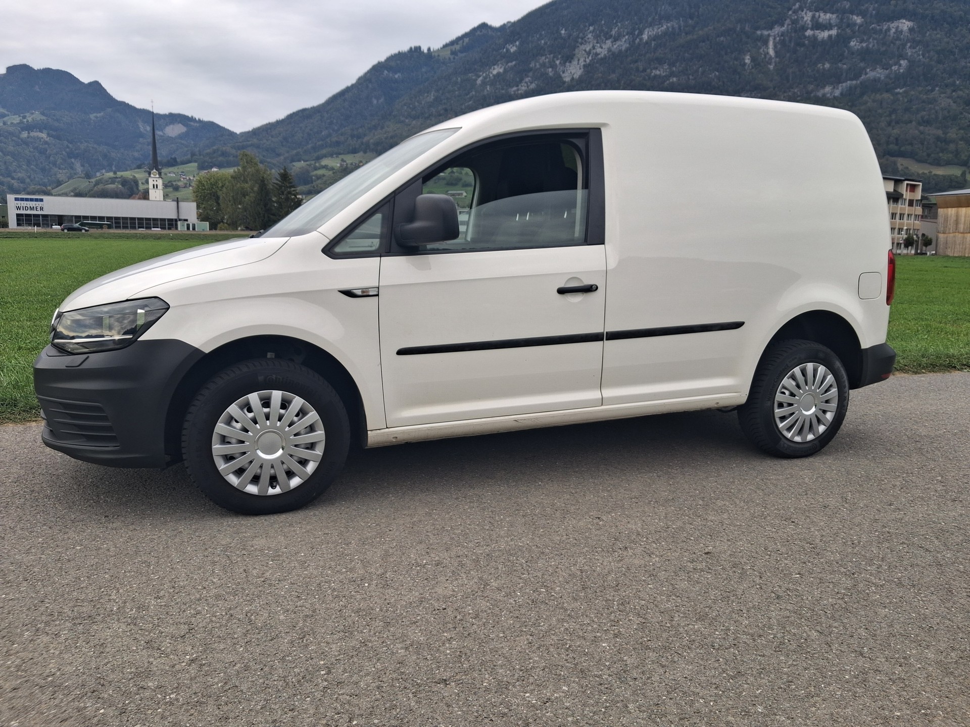 VW Caddy 2.0TDI 4Motion BlueMotion Technology-image-3