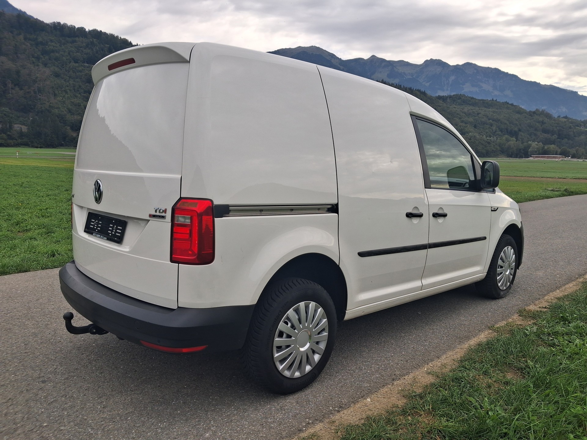 VW Caddy 2.0TDI 4Motion BlueMotion Technology-image-0