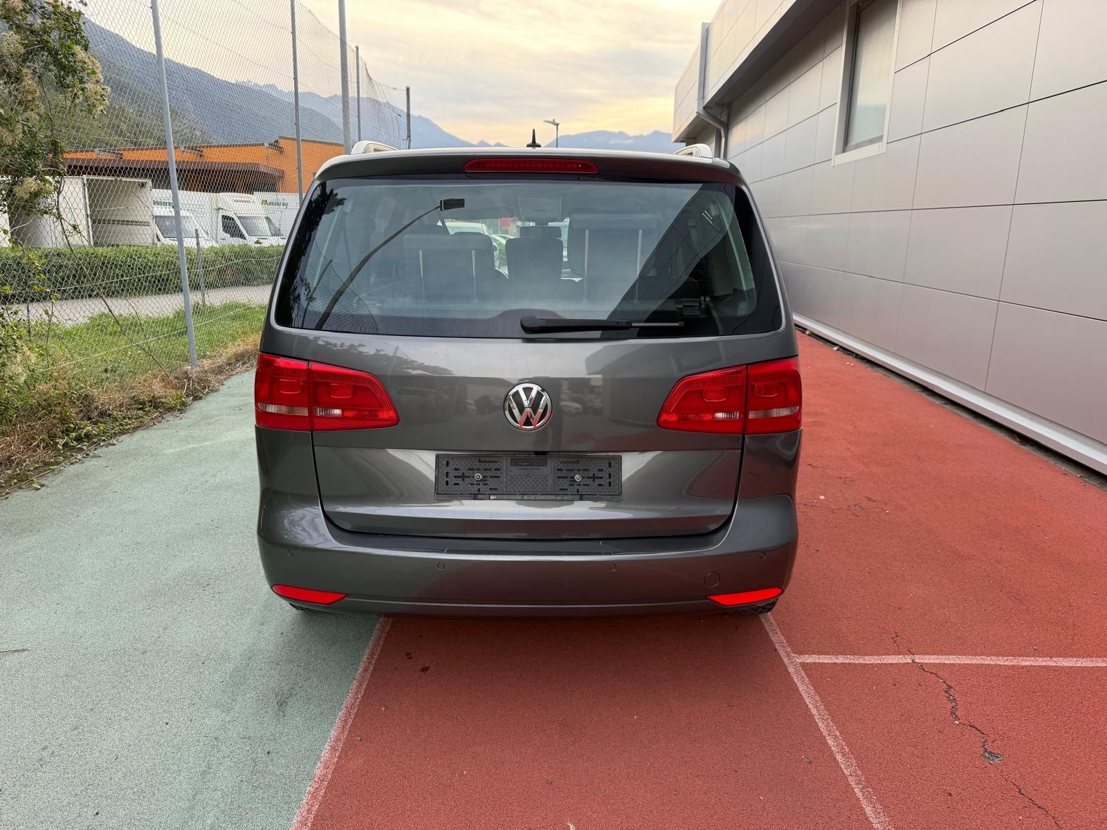 VW Touran 1.4 TSI Trendline-image-5