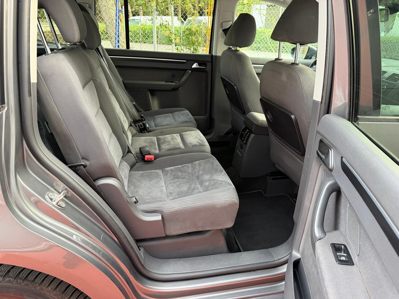 VW Touran 1.4 TSI Trendline-image-11