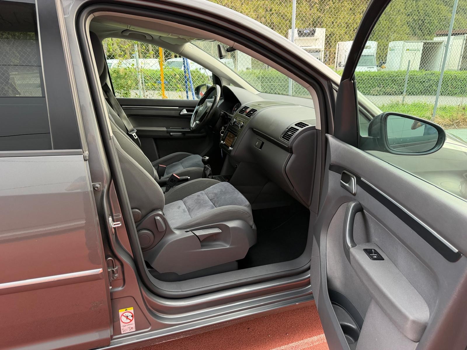 VW Touran 1.4 TSI Trendline-image-9