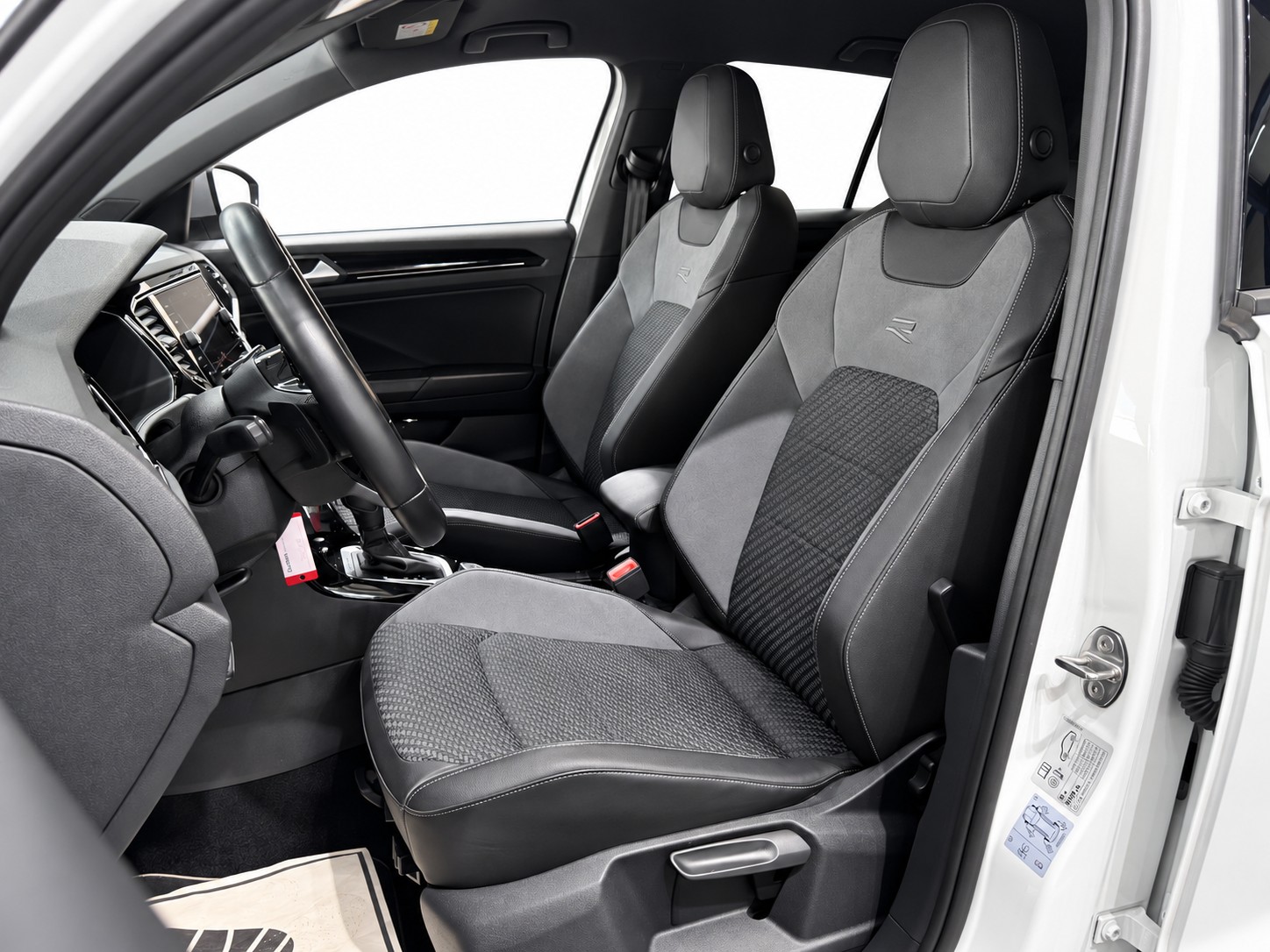 VW T-Roc 2.0 TSI R DSG 4Motion * Anhängerkupplung *-image-10