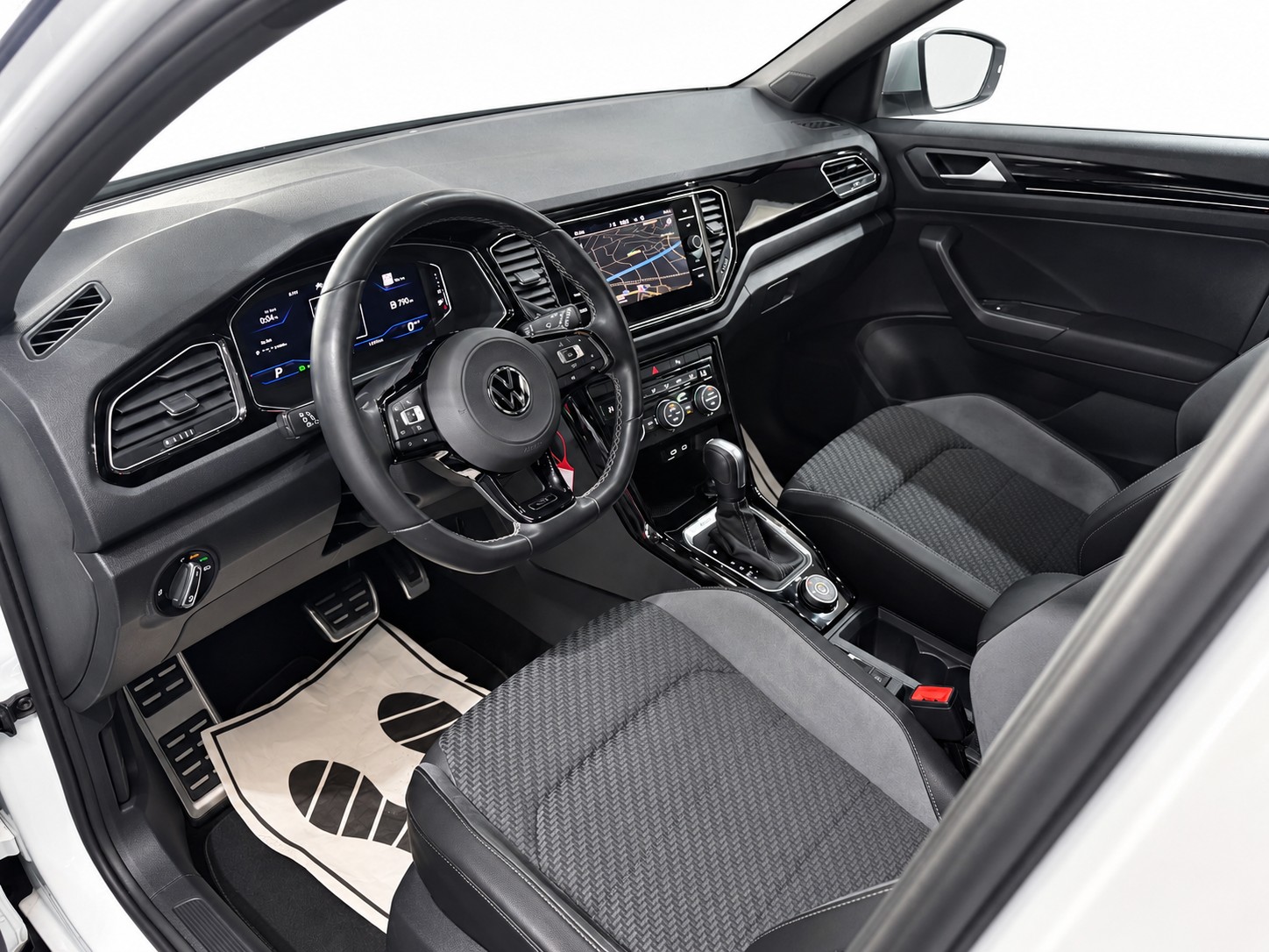 VW T-Roc 2.0 TSI R DSG 4Motion * Anhängerkupplung *-image-8