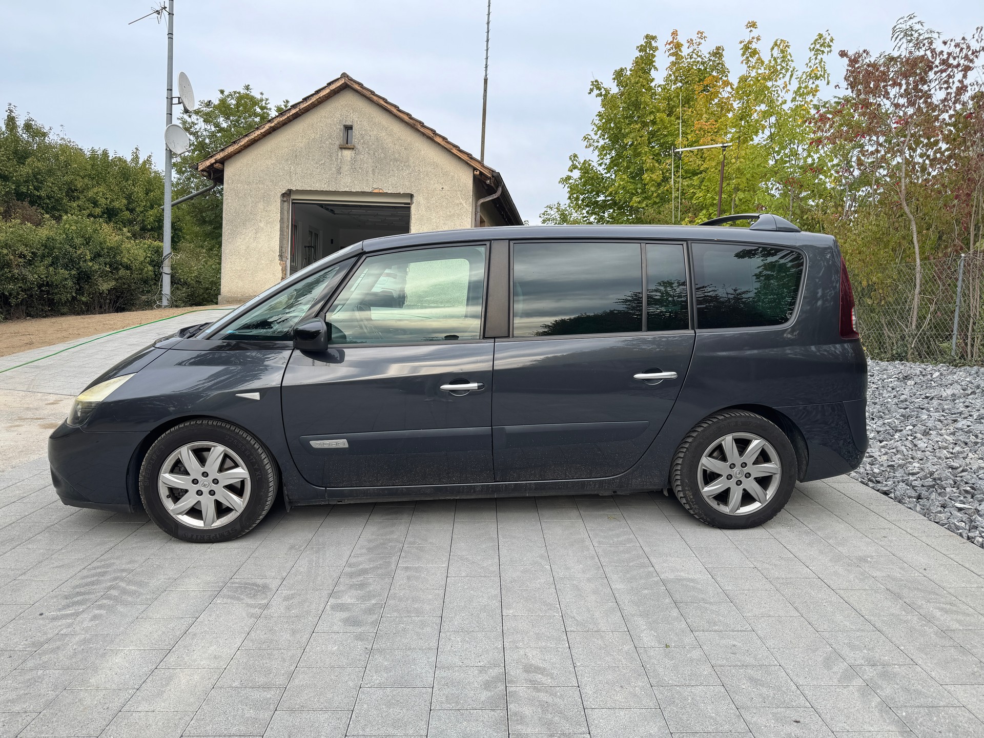 RENAULT Grand Espace 2.0 dCi Dynamic Automatic **7Platz**-image-1