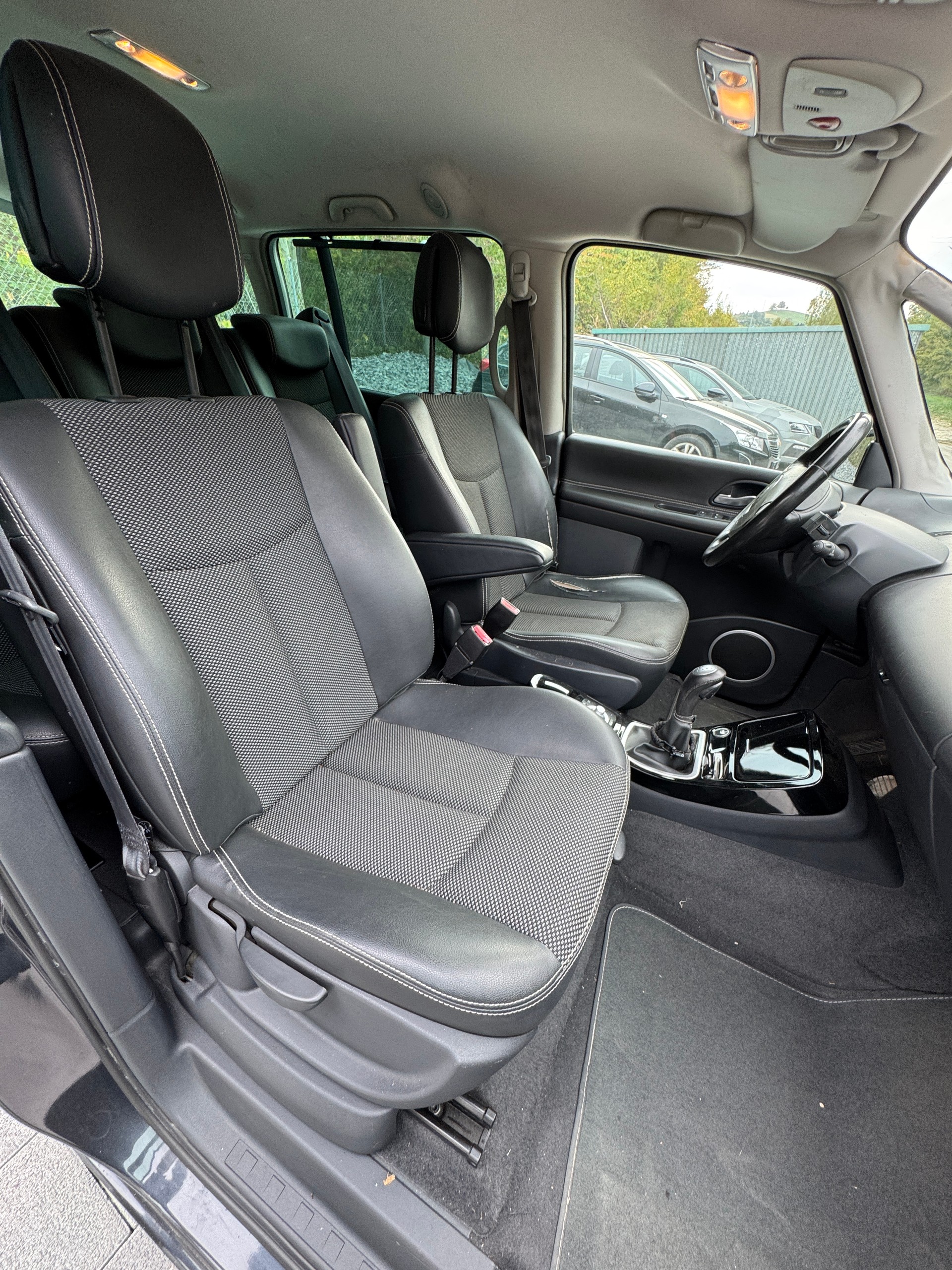 RENAULT Grand Espace 2.0 dCi Dynamic Automatic **7Platz**-image-8