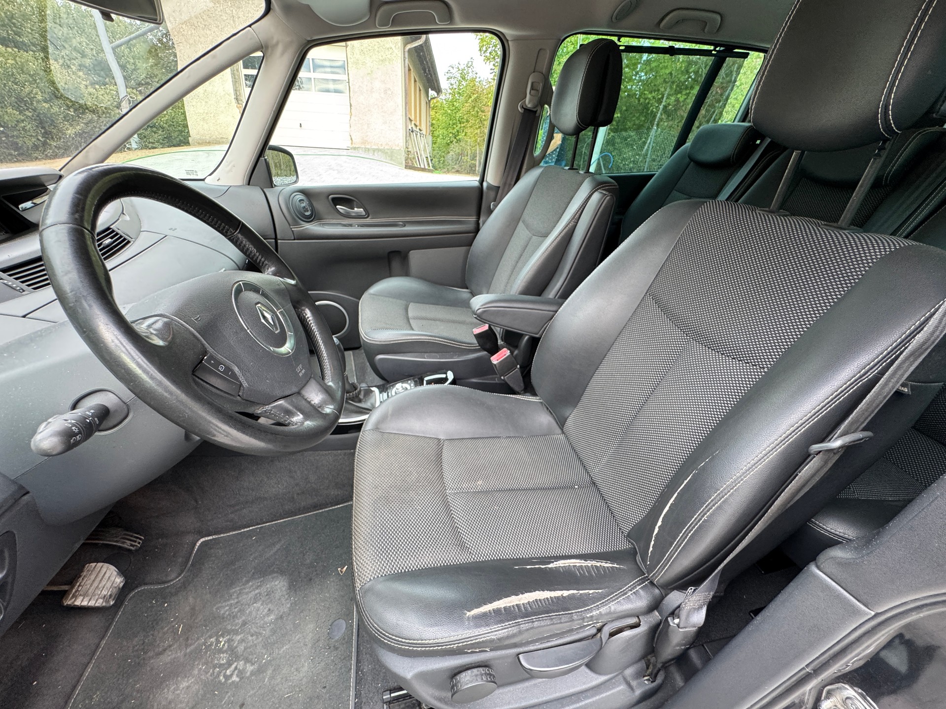 RENAULT Grand Espace 2.0 dCi Dynamic Automatic **7Platz**-image-14