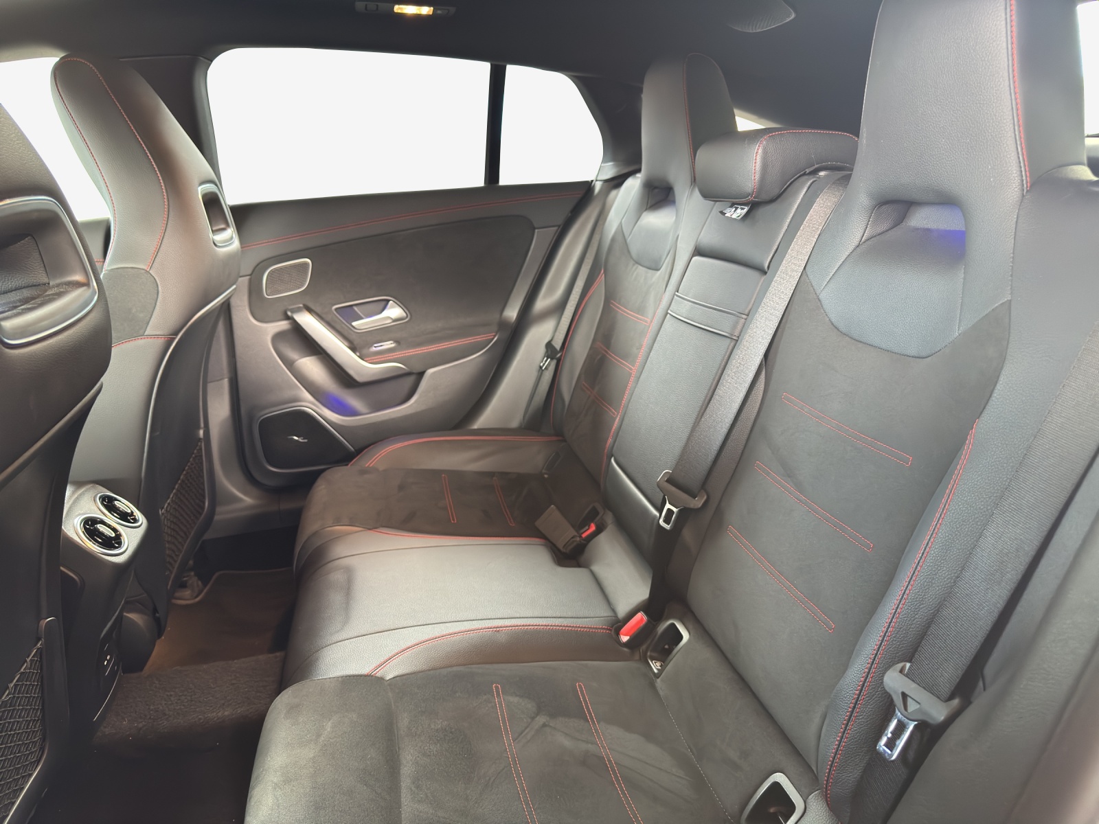 MERCEDES-BENZ CLA Shooting Brake 250 4Matic 7G-DCT AMG Line-image-11