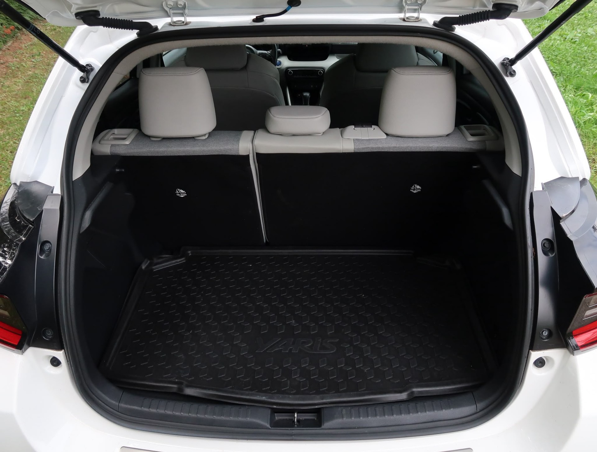 TOYOTA Yaris 1.5 Premium e-CVT-image-25