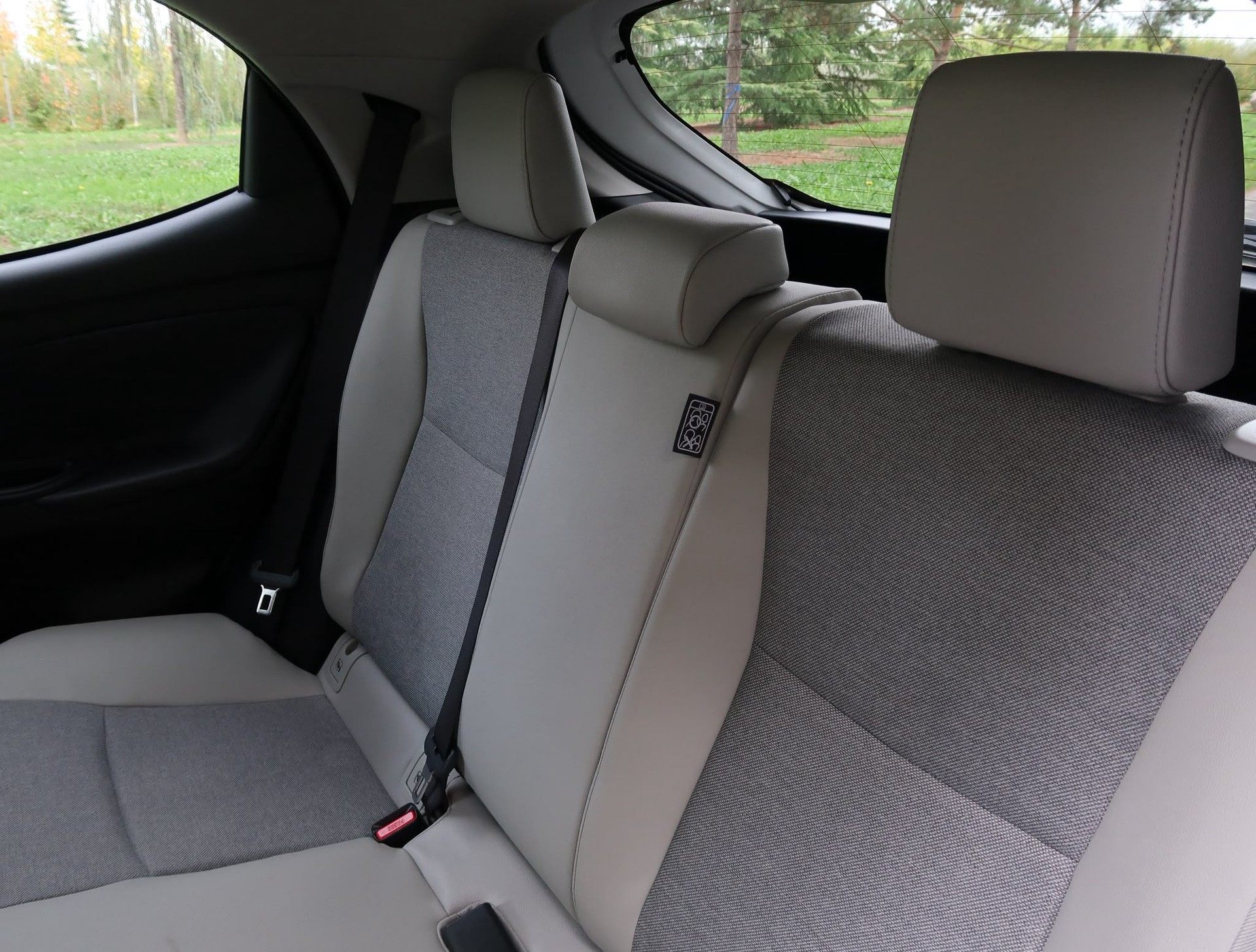 TOYOTA Yaris 1.5 Premium e-CVT-image-24