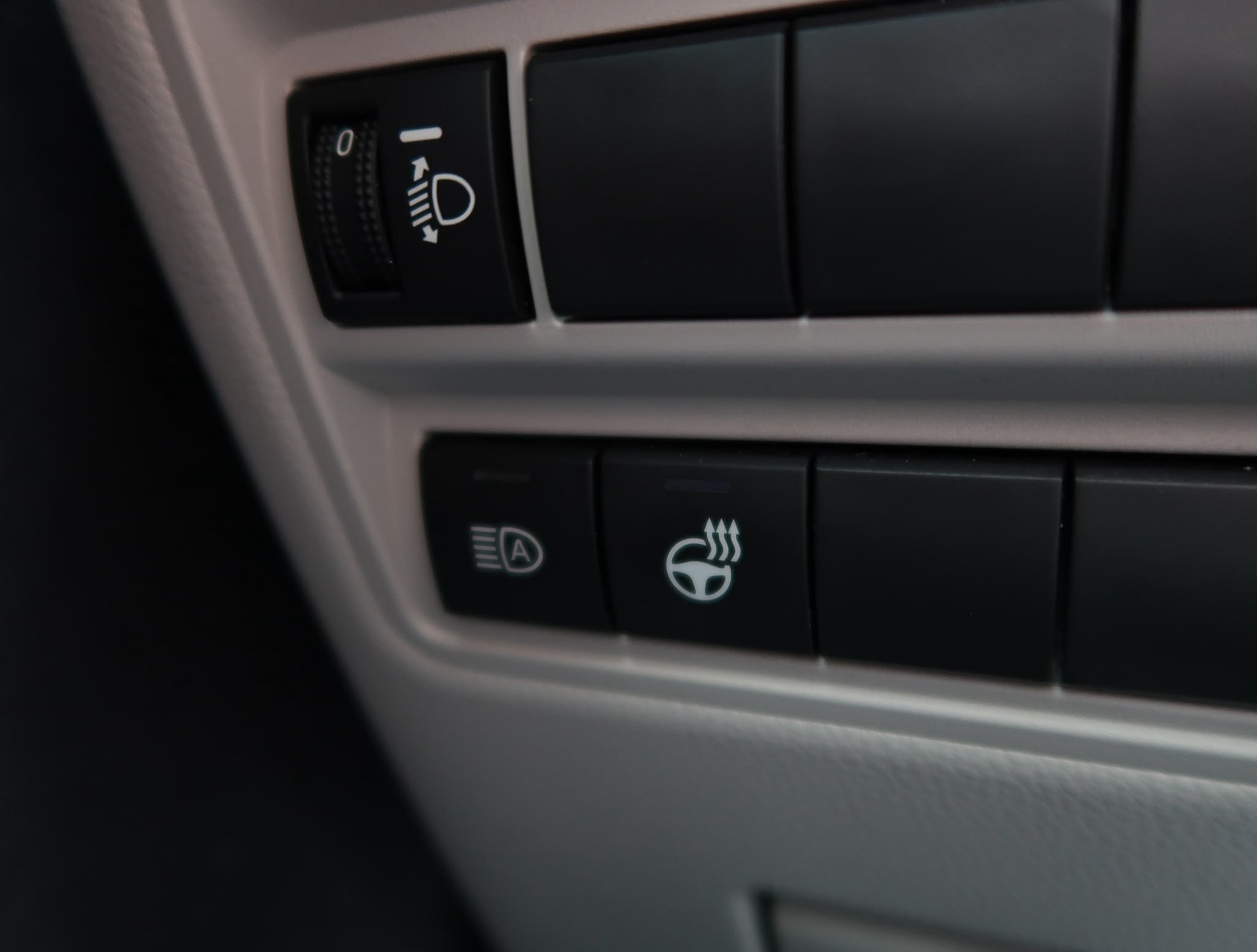 TOYOTA Yaris 1.5 Premium e-CVT-image-22