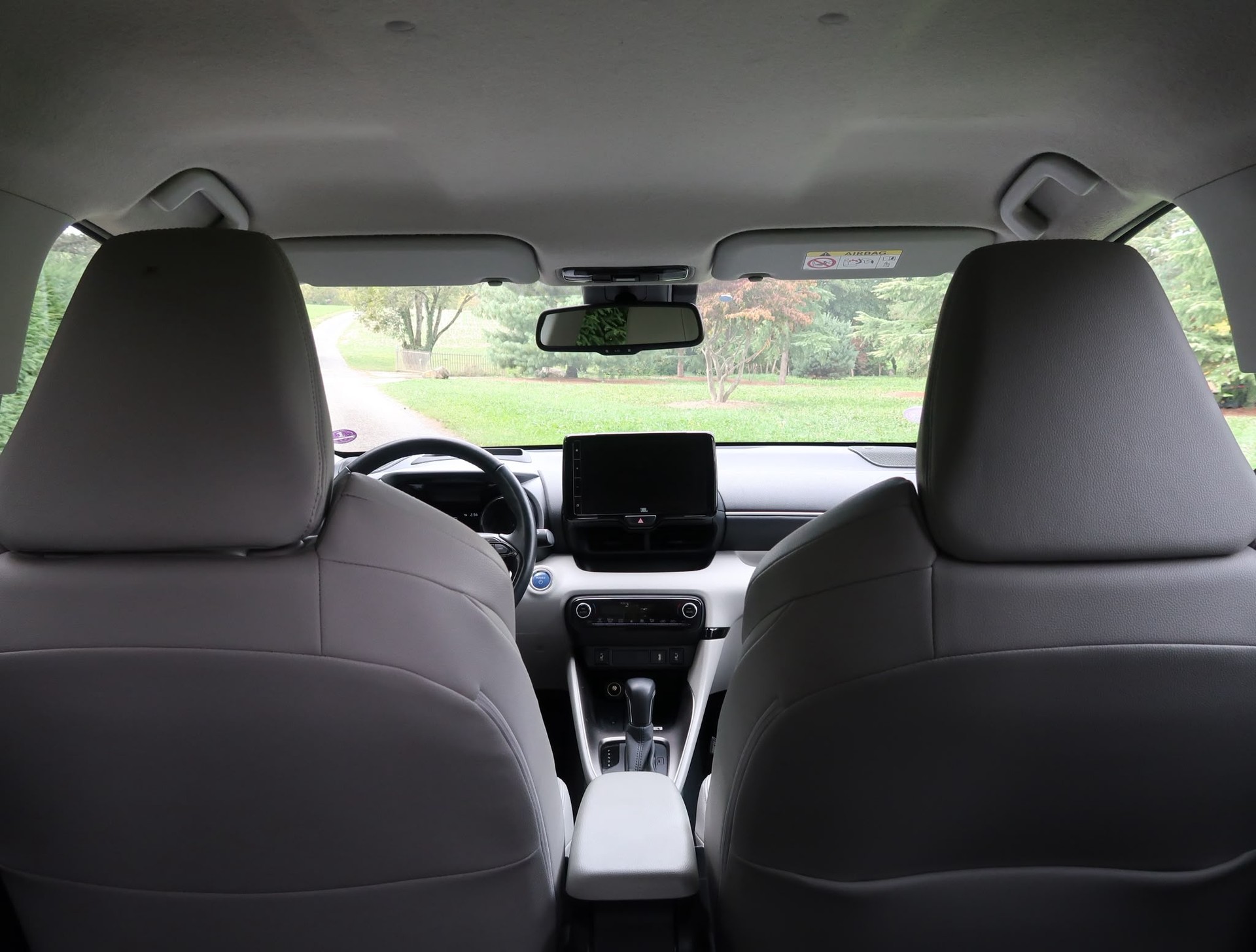 TOYOTA Yaris 1.5 Premium e-CVT-image-23
