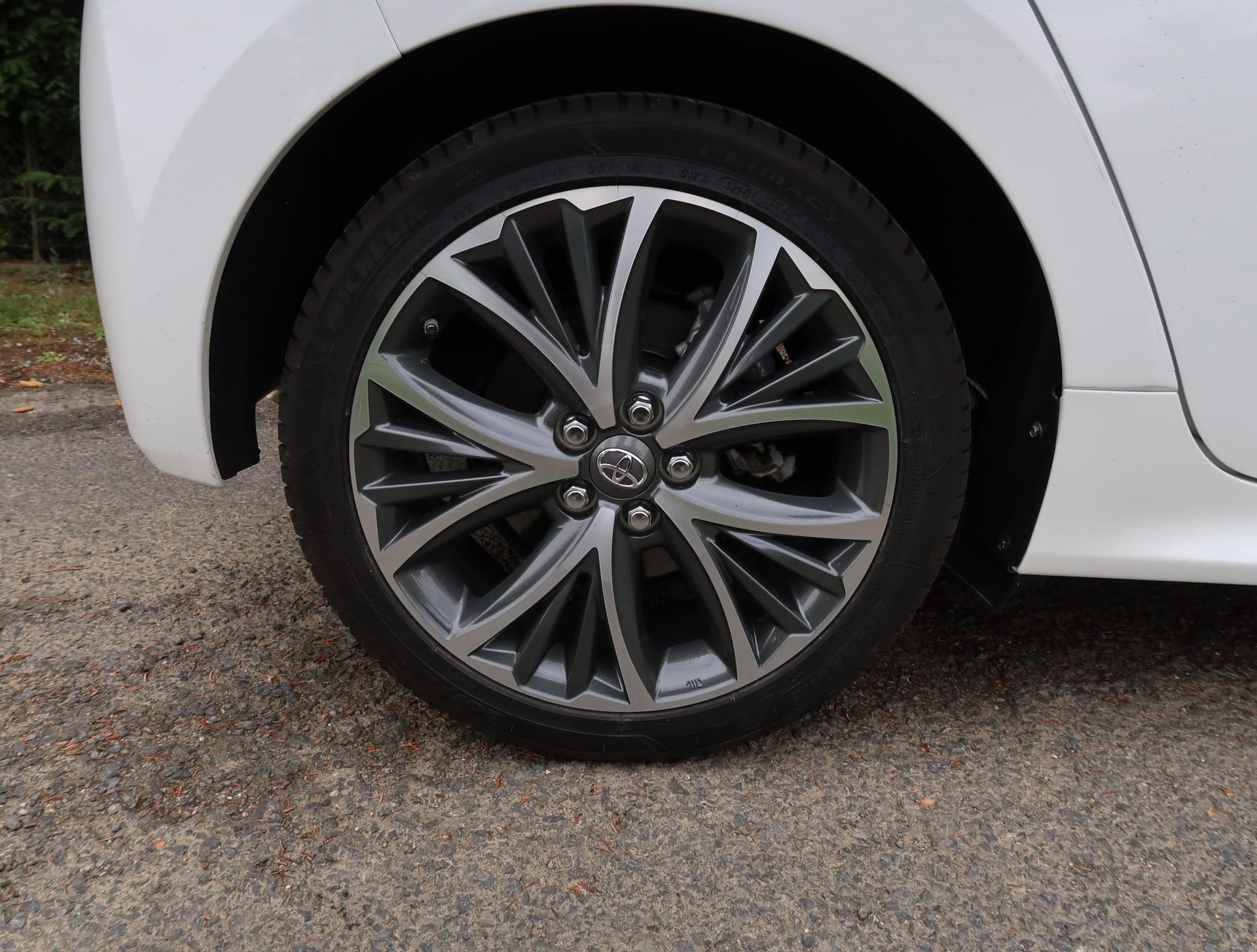 TOYOTA Yaris 1.5 Premium e-CVT-image-26