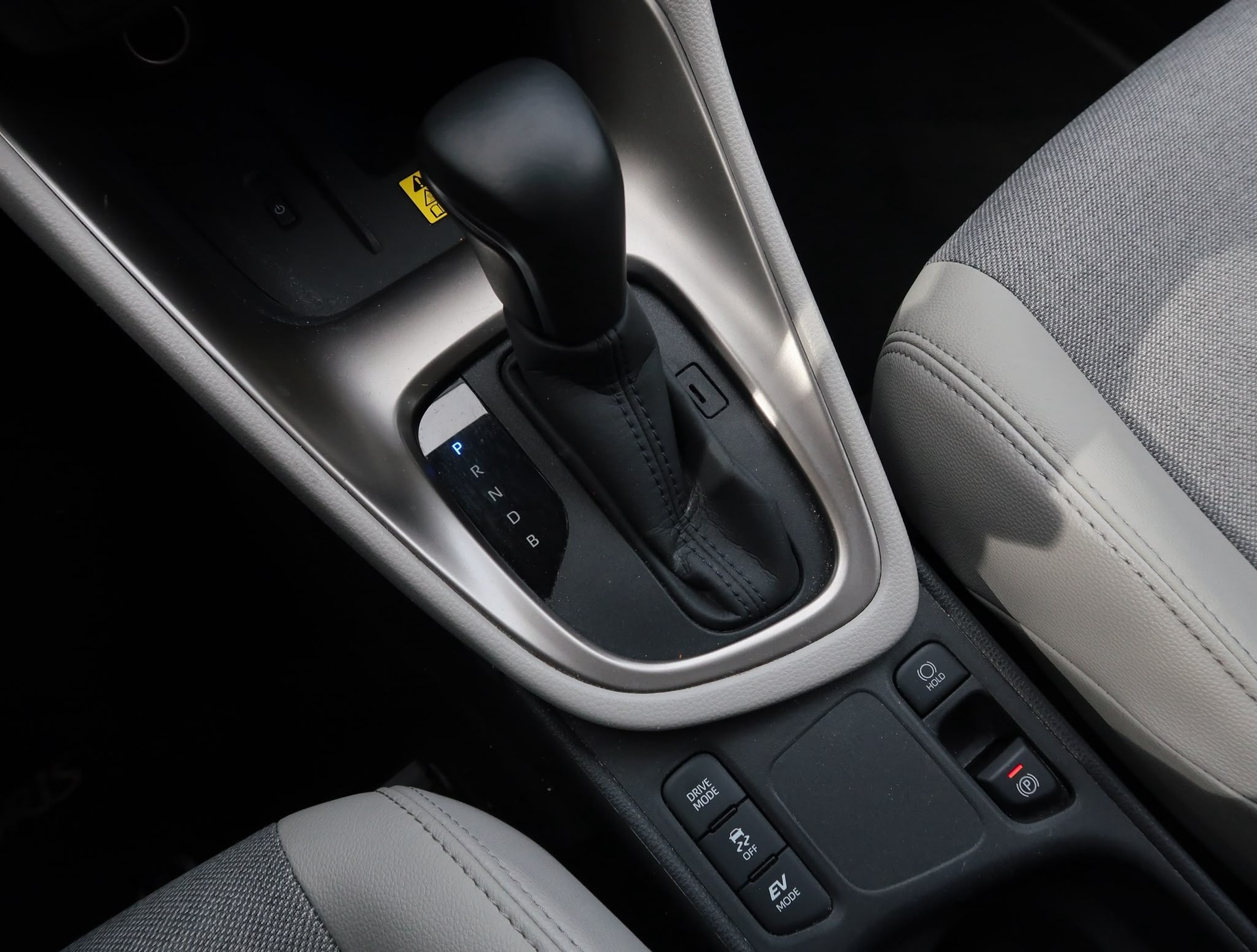 TOYOTA Yaris 1.5 Premium e-CVT-image-20