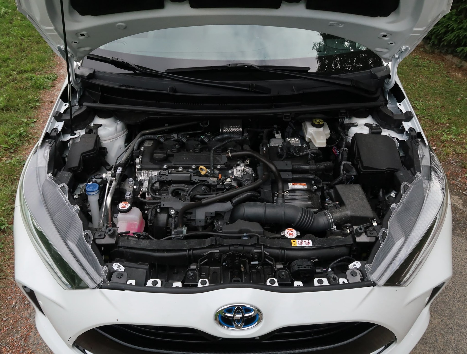 TOYOTA Yaris 1.5 Premium e-CVT-image-27