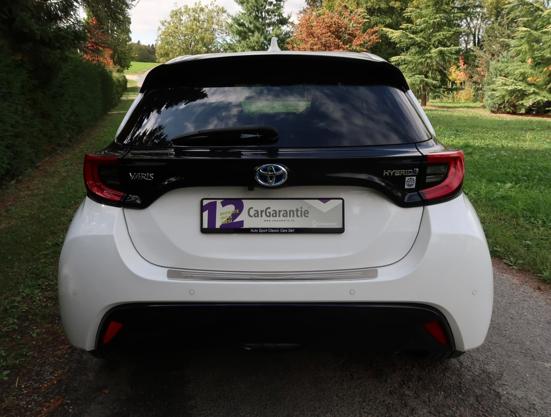 TOYOTA Yaris 1.5 Premium e-CVT-image-5