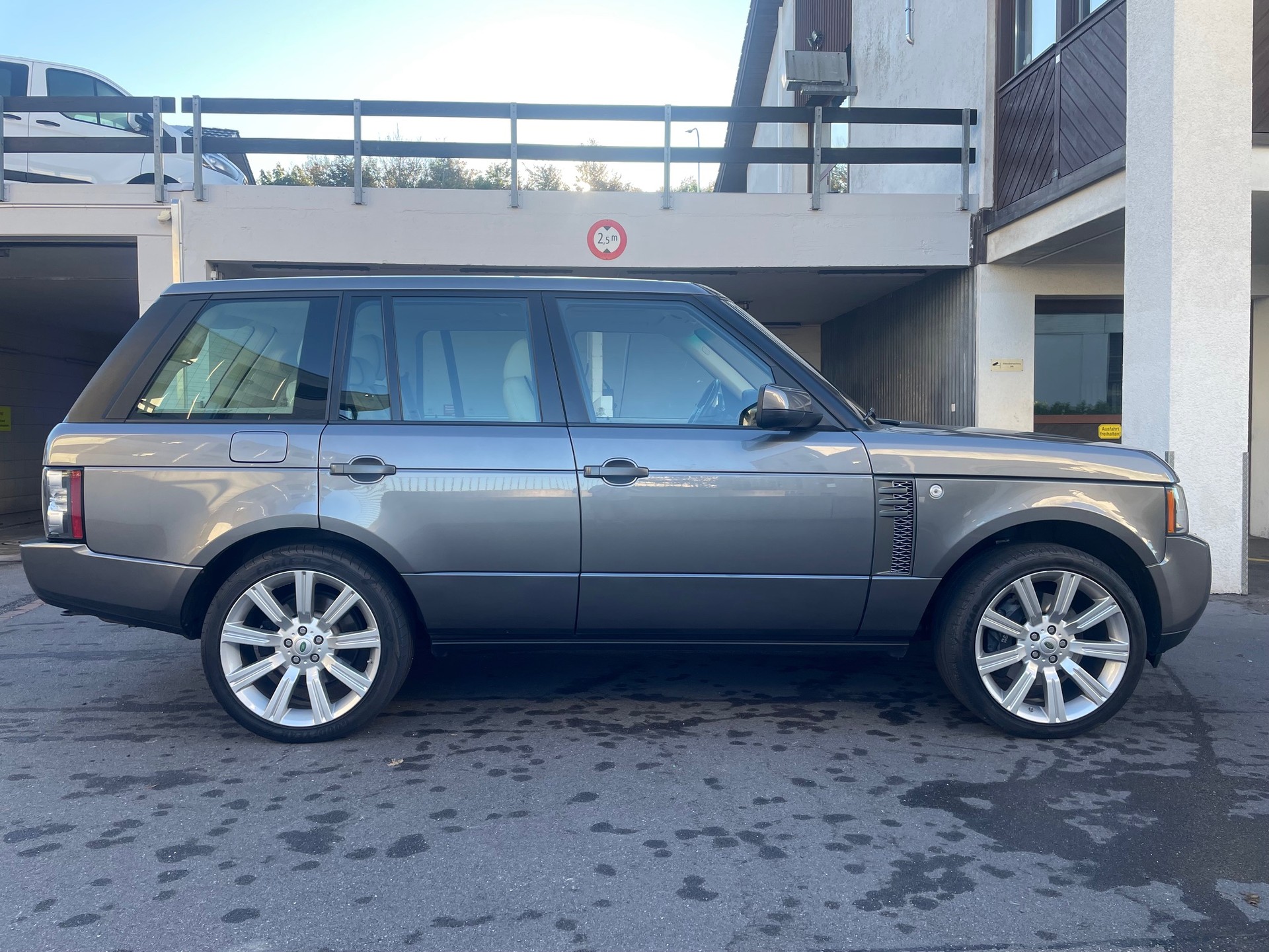 LAND ROVER Range Rover 4.4 TDV8 Vogue Automatic, 313 PS, 8 St.-Aut., *Klima-Aut., Leder, Sitzheizung-/+klimatisiert, Voll-Ausstattung-image-1