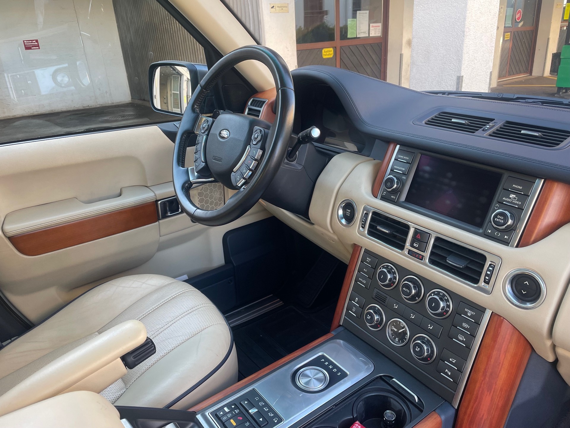 LAND ROVER Range Rover 4.4 TDV8 Vogue Automatic, 313 PS, 8 St.-Aut., *Klima-Aut., Leder, Sitzheizung-/+klimatisiert, Voll-Ausstattung-image-8