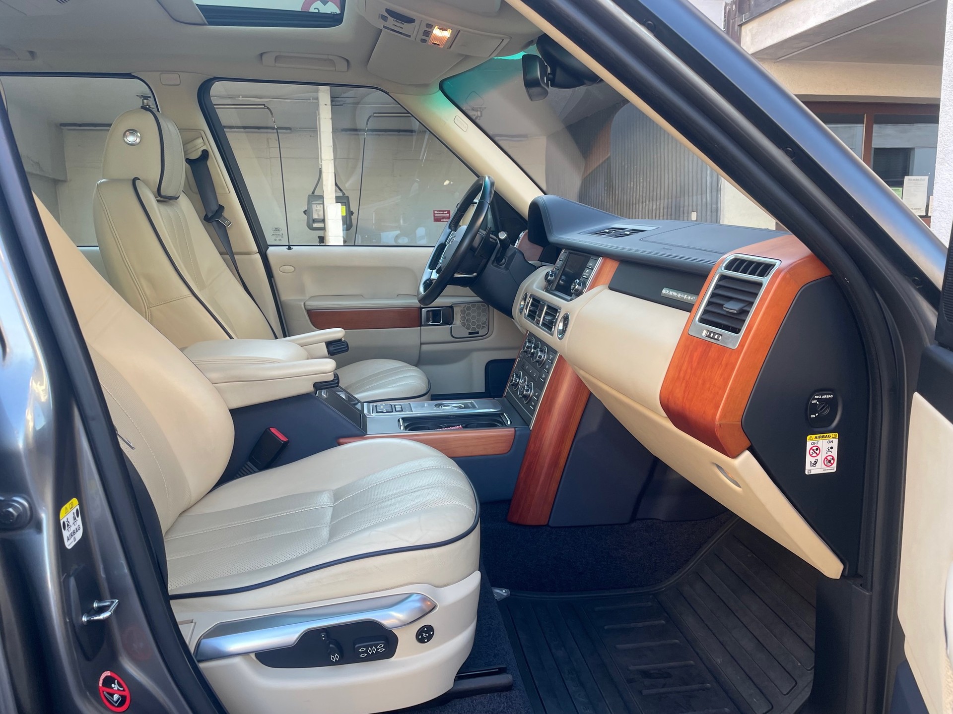 LAND ROVER Range Rover 4.4 TDV8 Vogue Automatic, 313 PS, 8 St.-Aut., *Klima-Aut., Leder, Sitzheizung-/+klimatisiert, Voll-Ausstattung-image-7