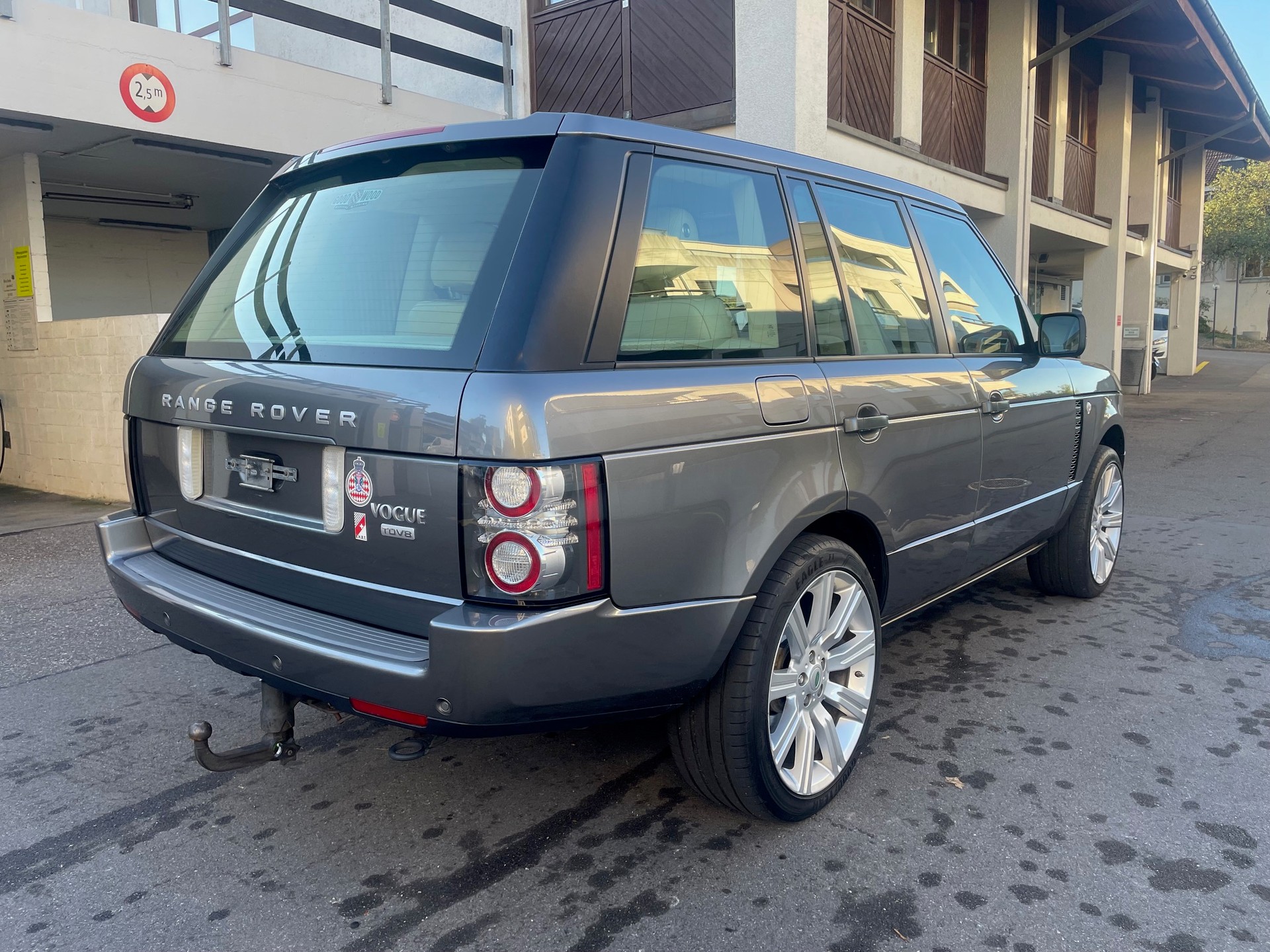 LAND ROVER Range Rover 4.4 TDV8 Vogue Automatic, 313 PS, 8 St.-Aut., *Klima-Aut., Leder, Sitzheizung-/+klimatisiert, Voll-Ausstattung-image-2
