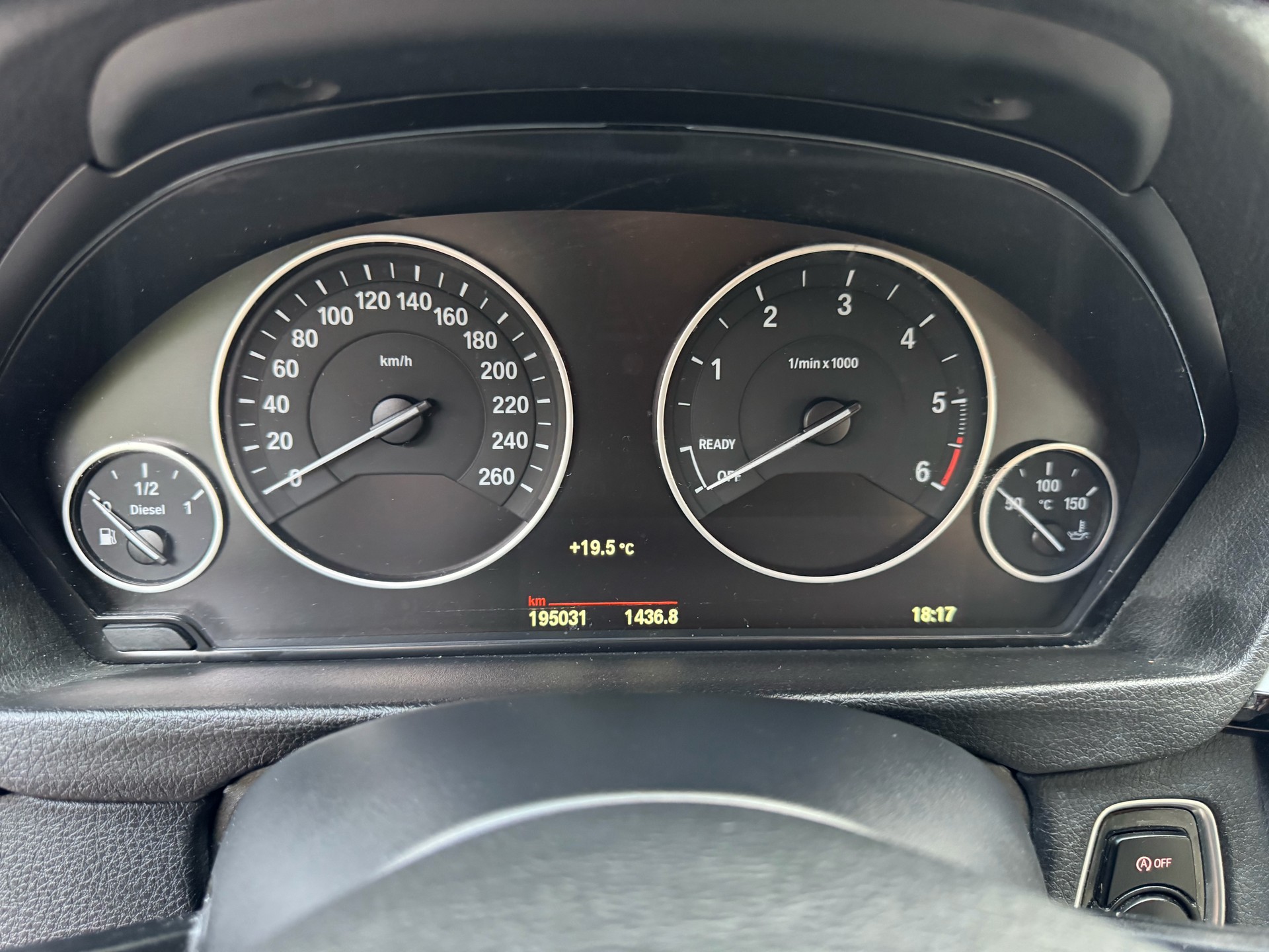 BMW 320d xDrive Touring Luxury Line-image-19