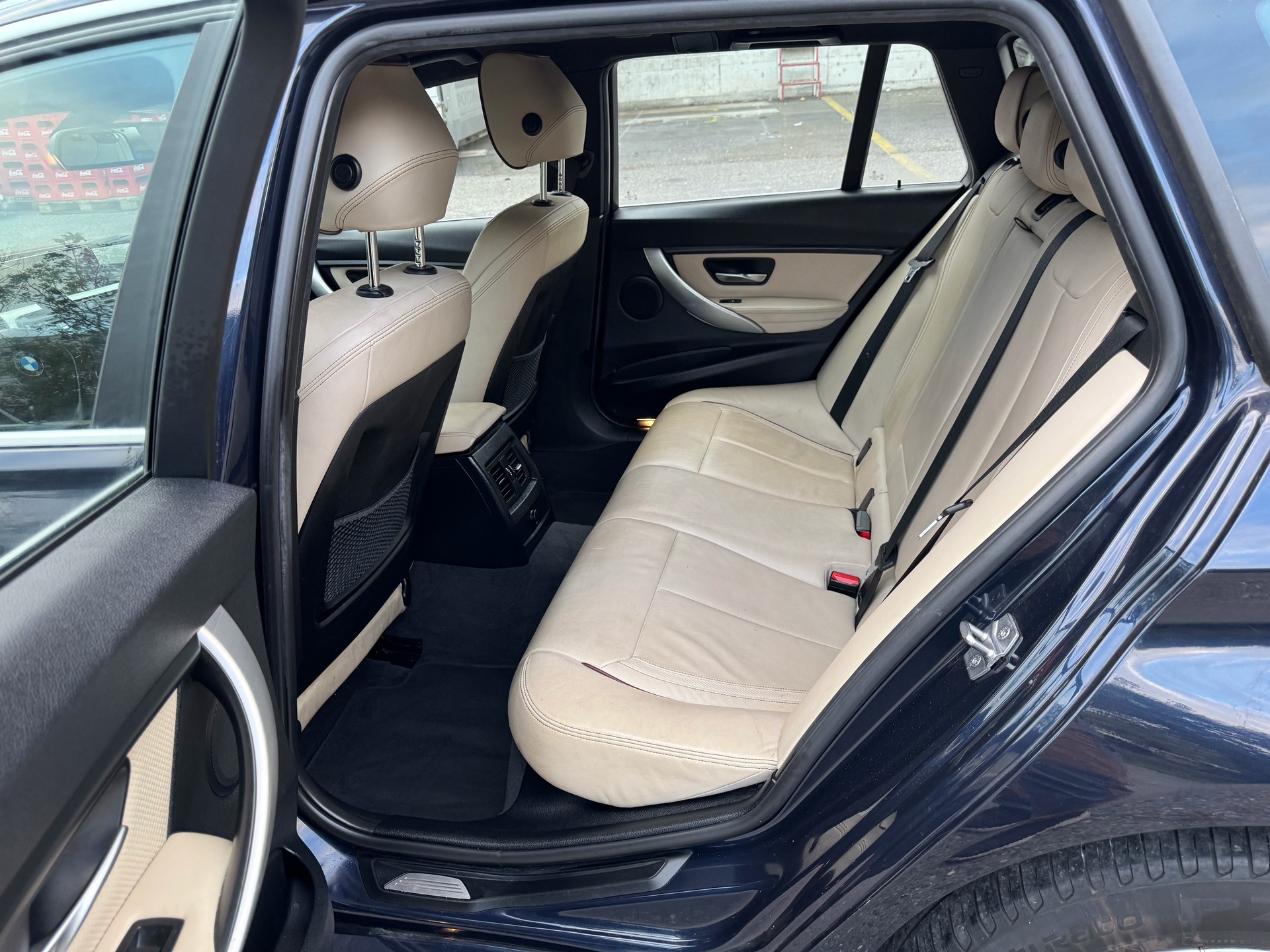 BMW 320d xDrive Touring Luxury Line-image-15