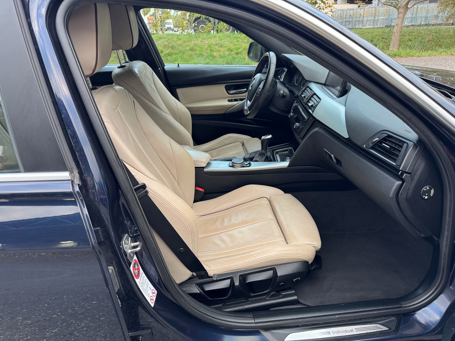 BMW 320d xDrive Touring Luxury Line-image-10