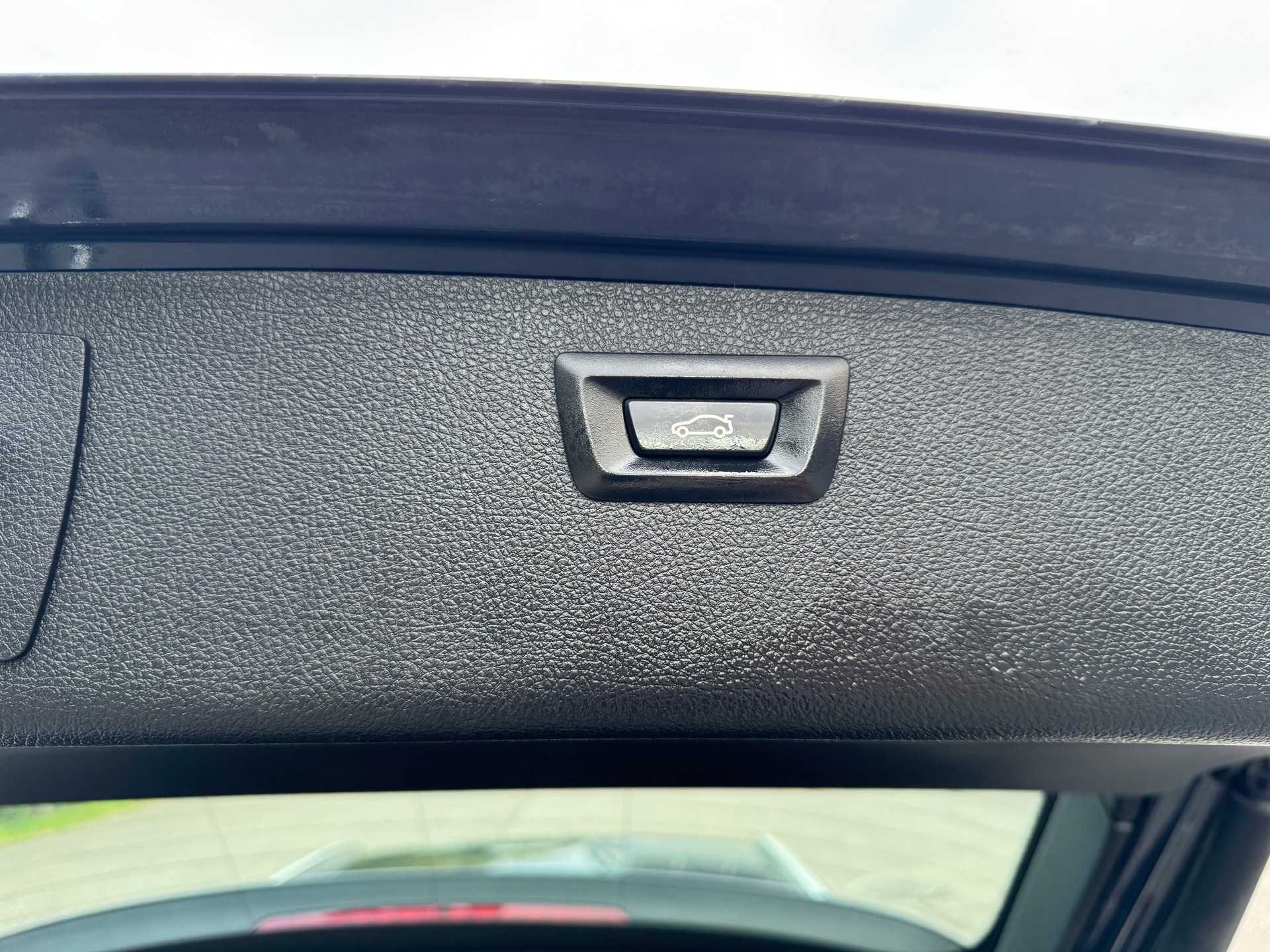 BMW 320d xDrive Touring Luxury Line-image-7