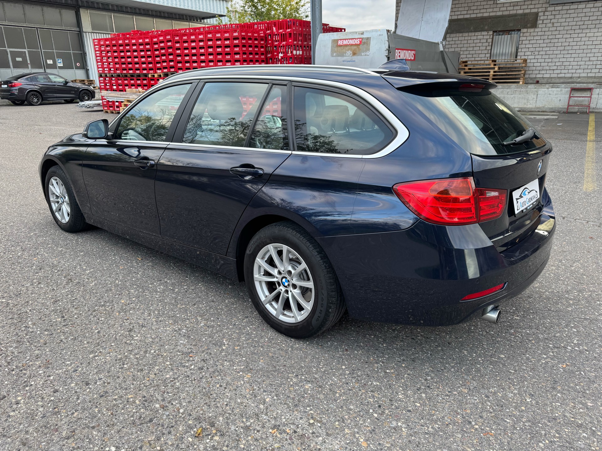 BMW 320d xDrive Touring Luxury Line-image-4