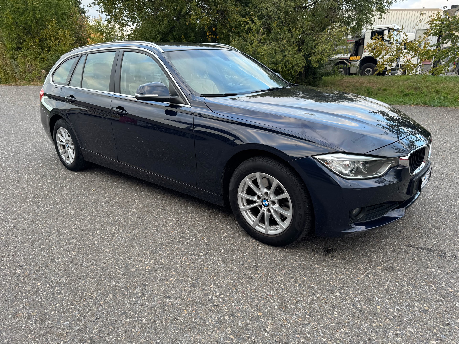 BMW 320d xDrive Touring Luxury Line-image-1