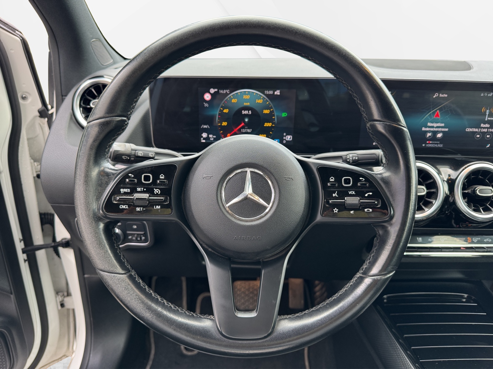 MERCEDES-BENZ B 180 SE Line 7G-DCT-image-9
