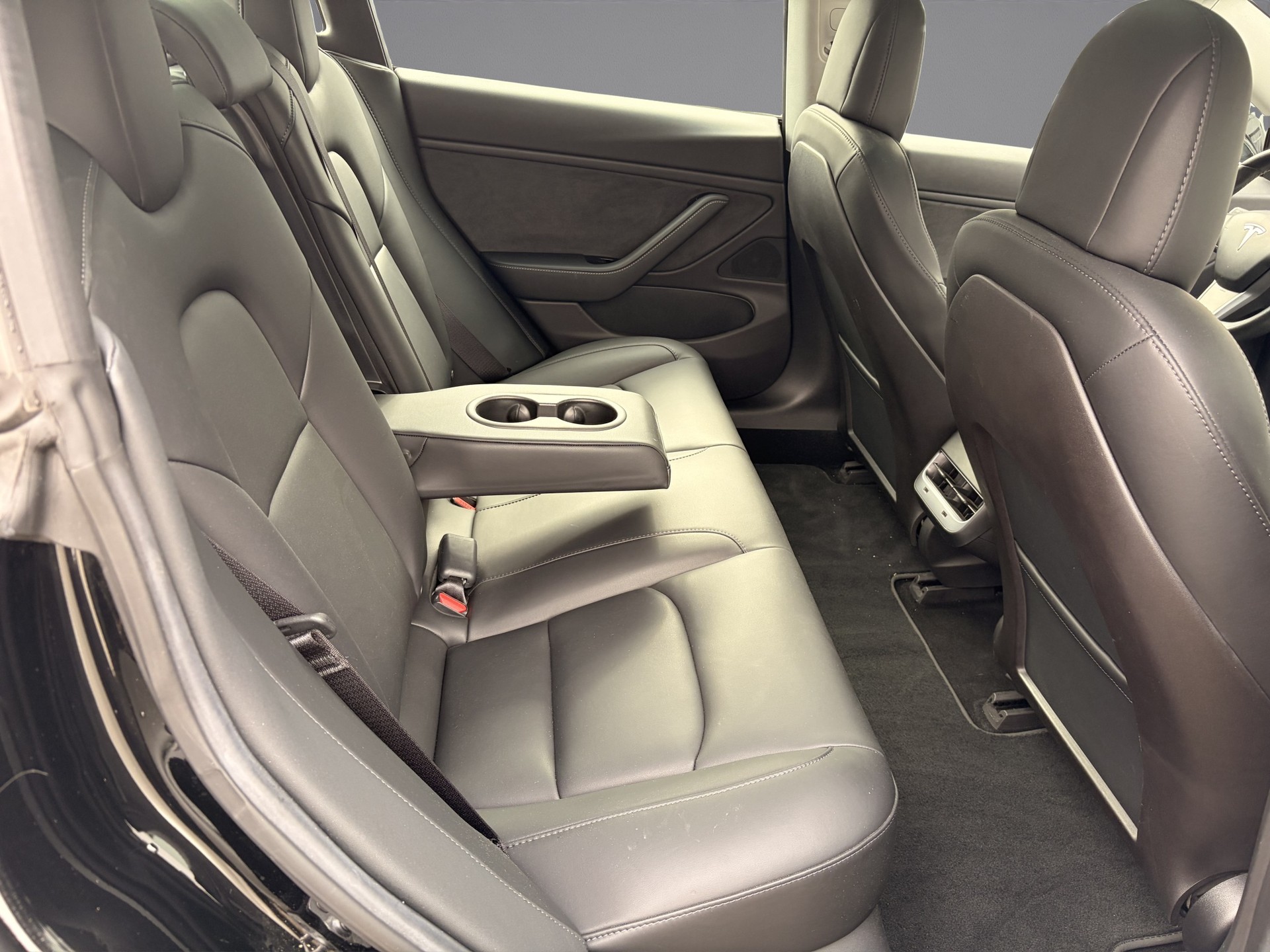 TESLA Model 3 Long Range Dual Motor AWD (CH-Fahrzeug)-image-11