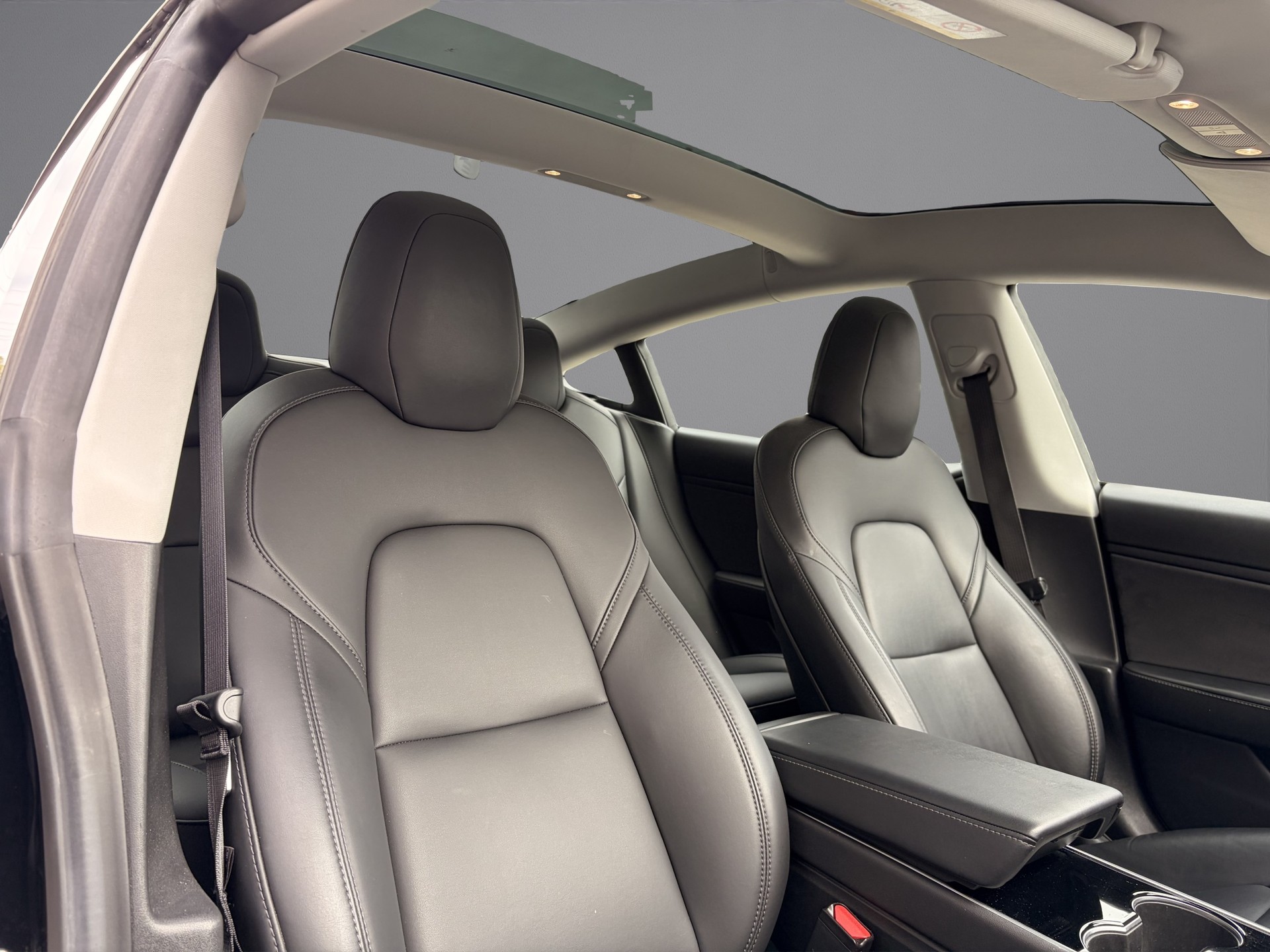 TESLA Model 3 Long Range Dual Motor AWD (CH-Fahrzeug)-image-9