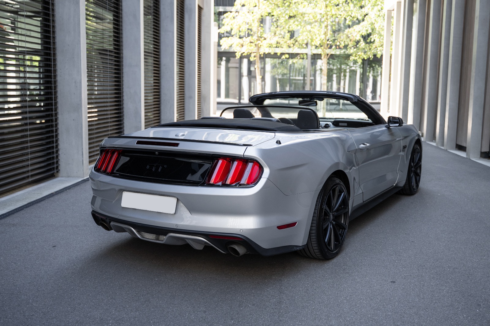 FORD Mustang Convertible 5.0 V8 GT Automat-image-8