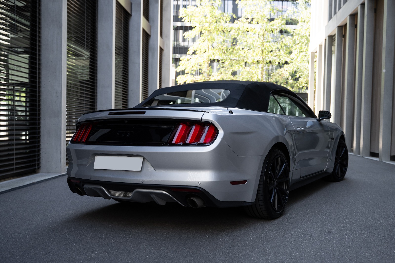 FORD Mustang Convertible 5.0 V8 GT Automat-image-1