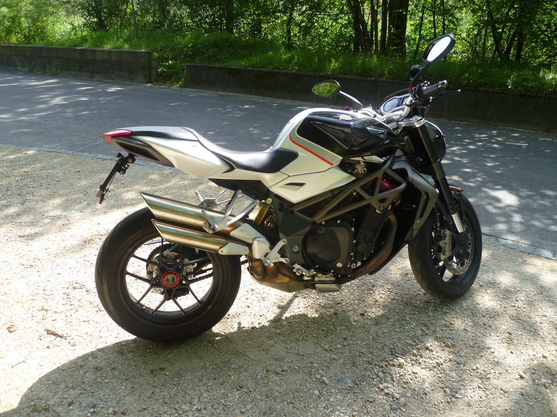 MV AGUSTA B4 Brutale 1090 RR-image-4