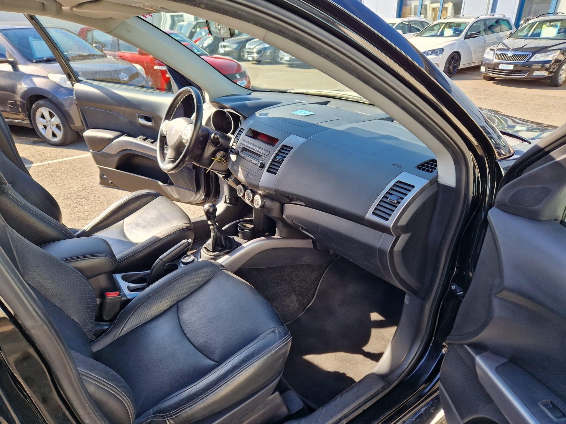 PEUGEOT 4007 2.2 HDi Platinum Edition-image-13